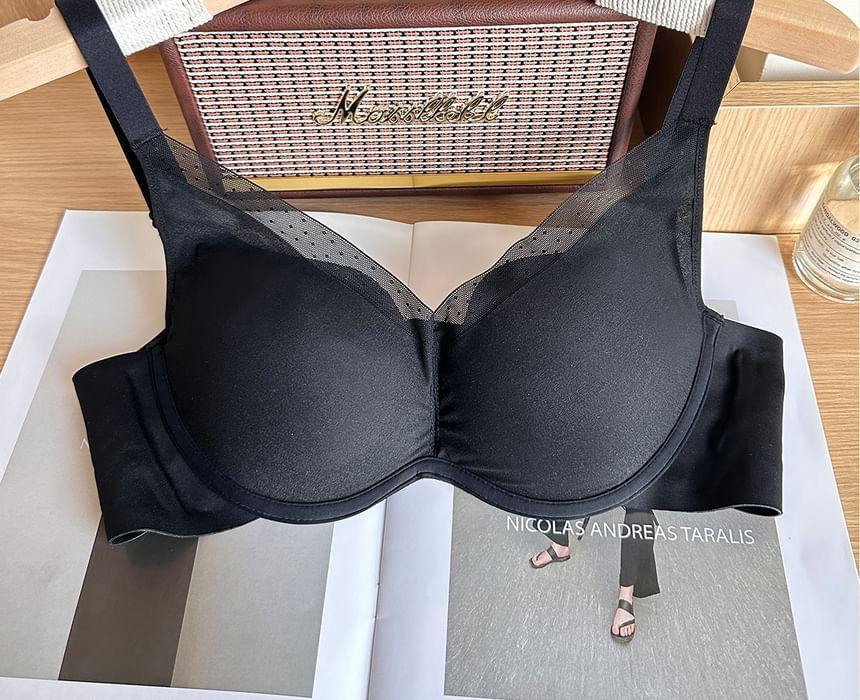 Mesh Trim Wireless Bra Product Image