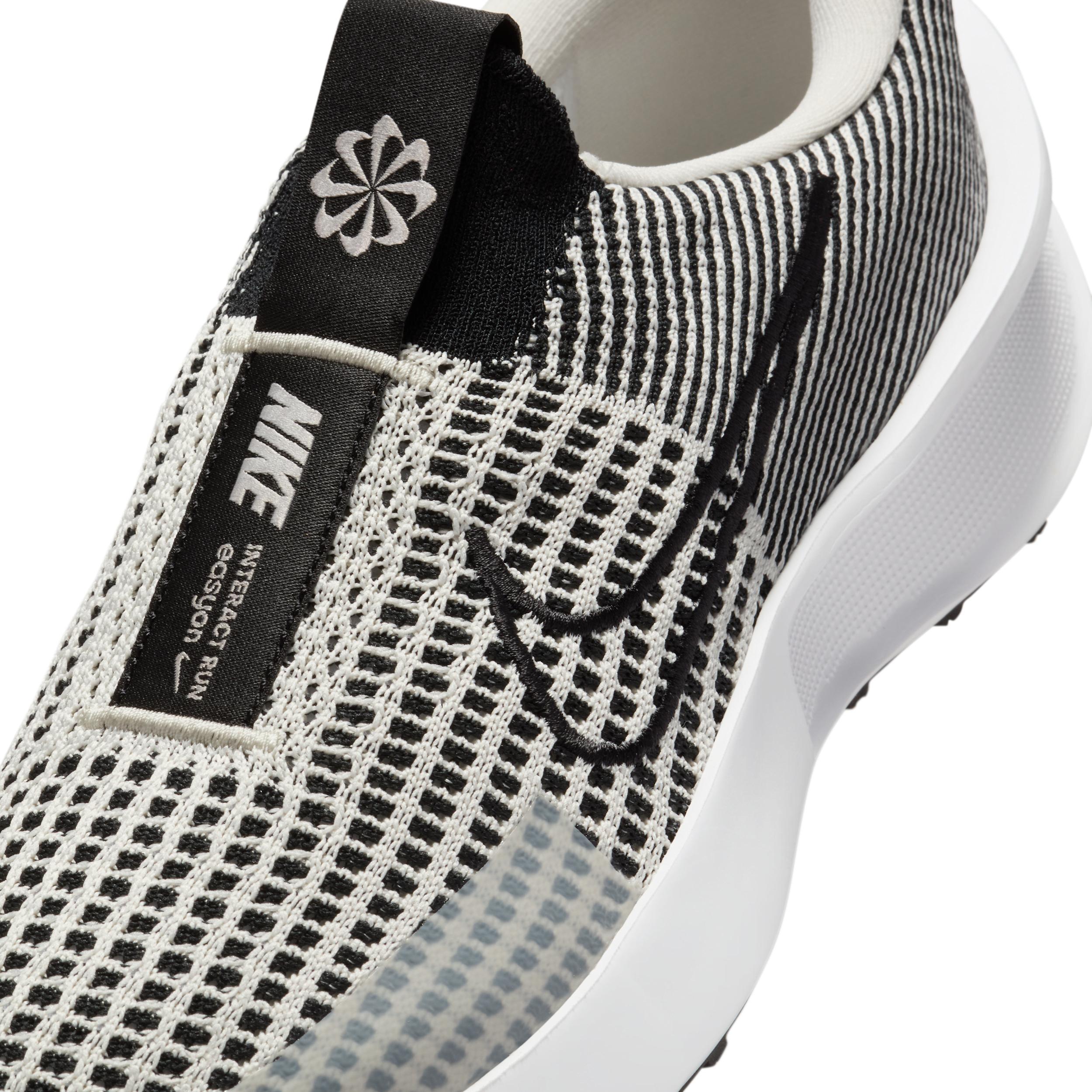 Nike Women's Interact Run EasyOn Road Running Shoes Product Image