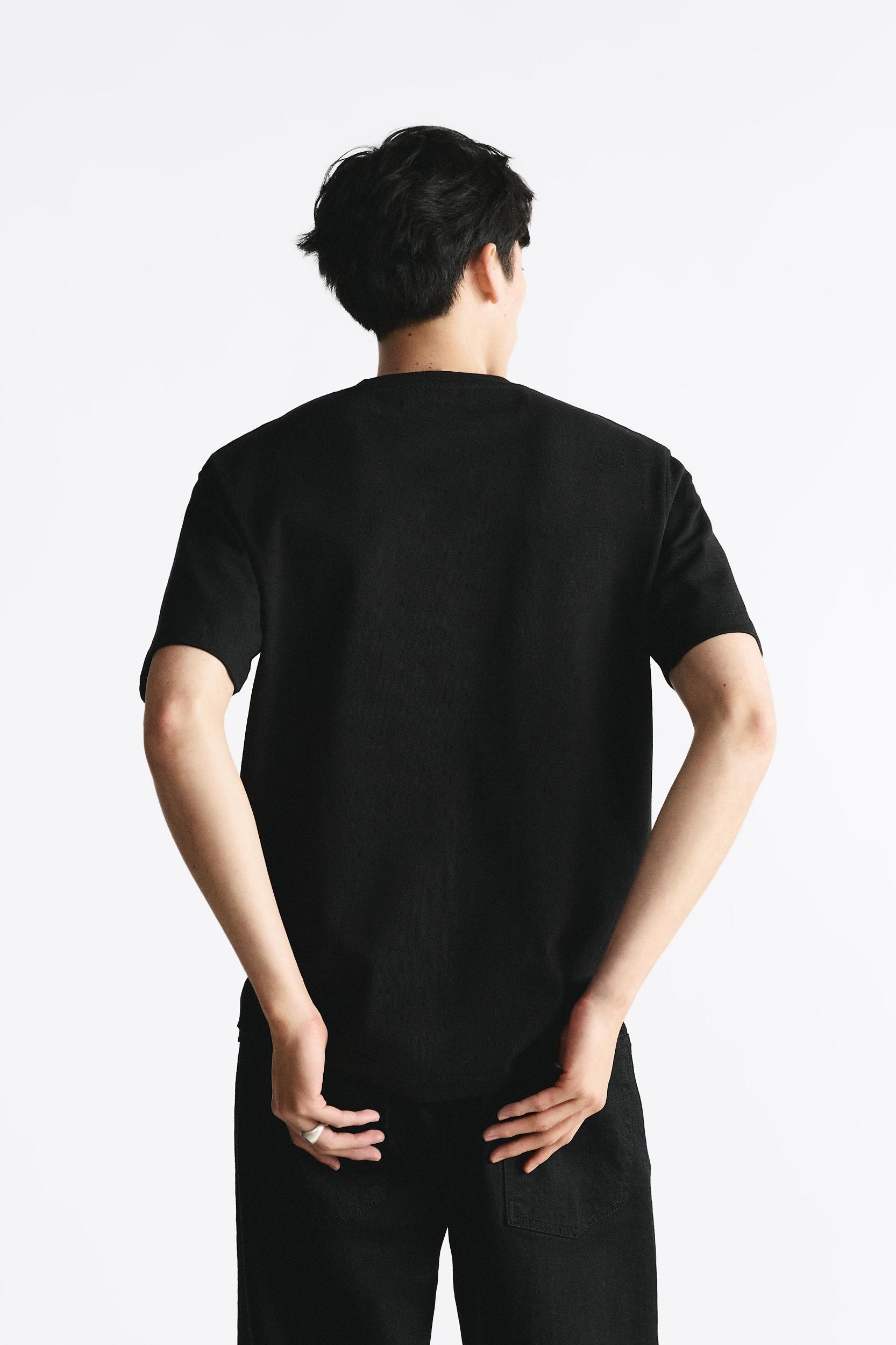 HEAVYWEIGHT SHORT SLEEVE T-SHIRT Product Image