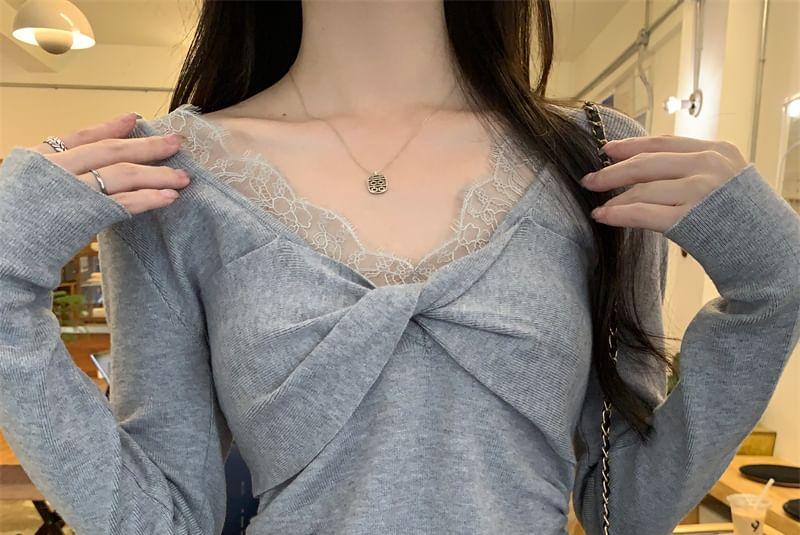 Long-Sleeve Scoop Neck Plain Knot Lace Trim Knit Top Product Image