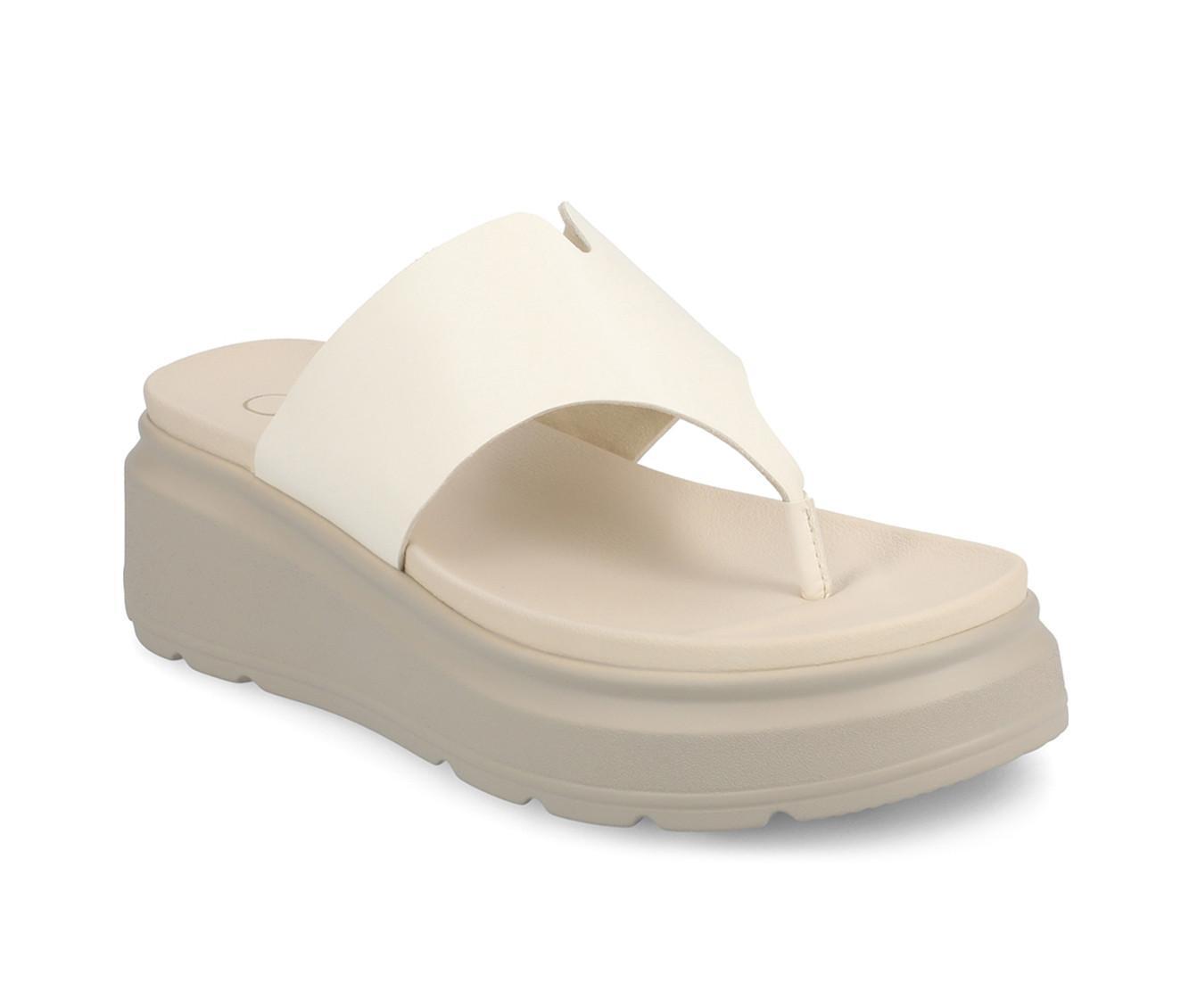 Women's Journee Collection Carah Platform Flip-Flops Product Image