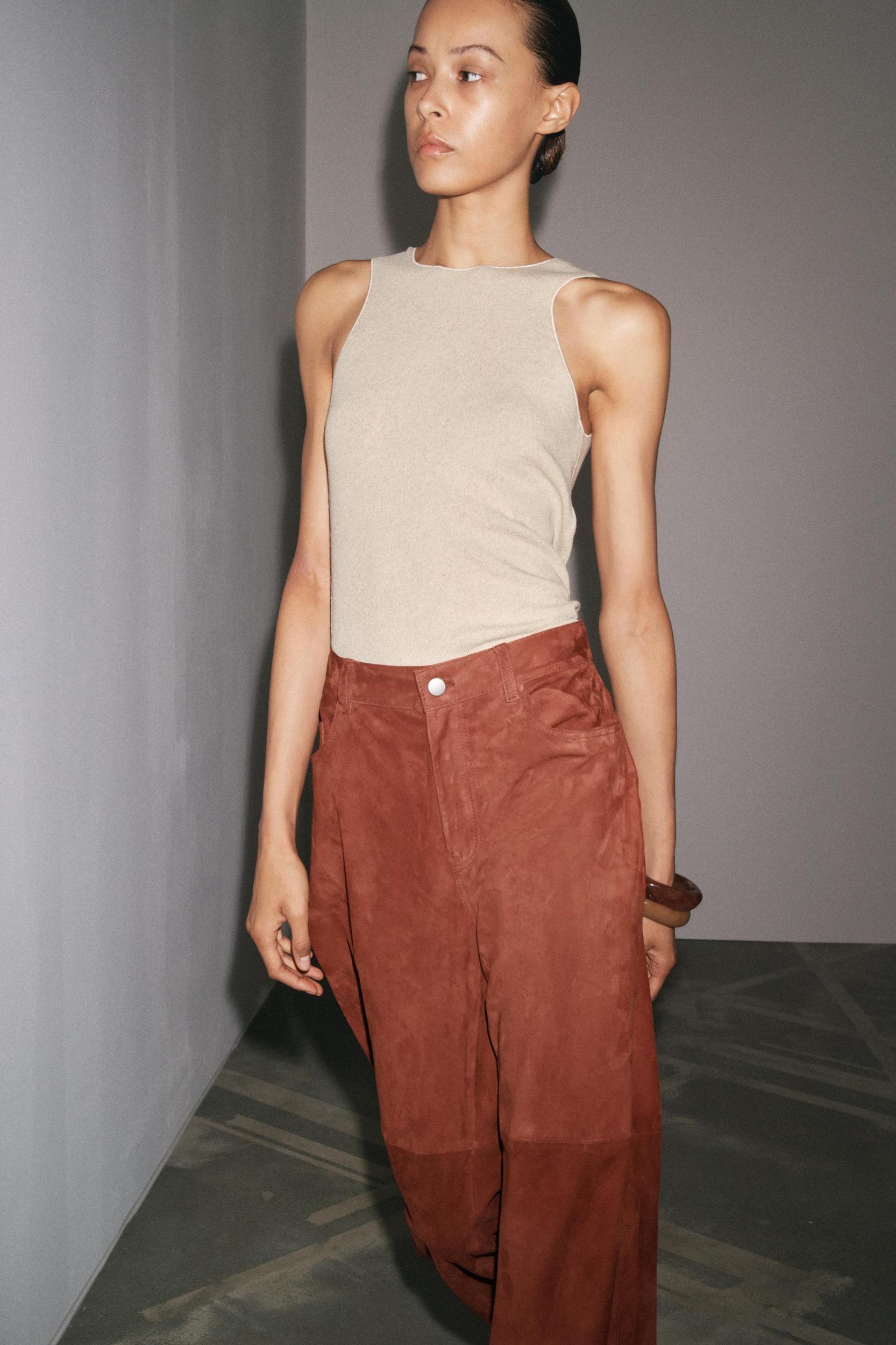 SLEEVELESS LINEN T-SHIRT Product Image