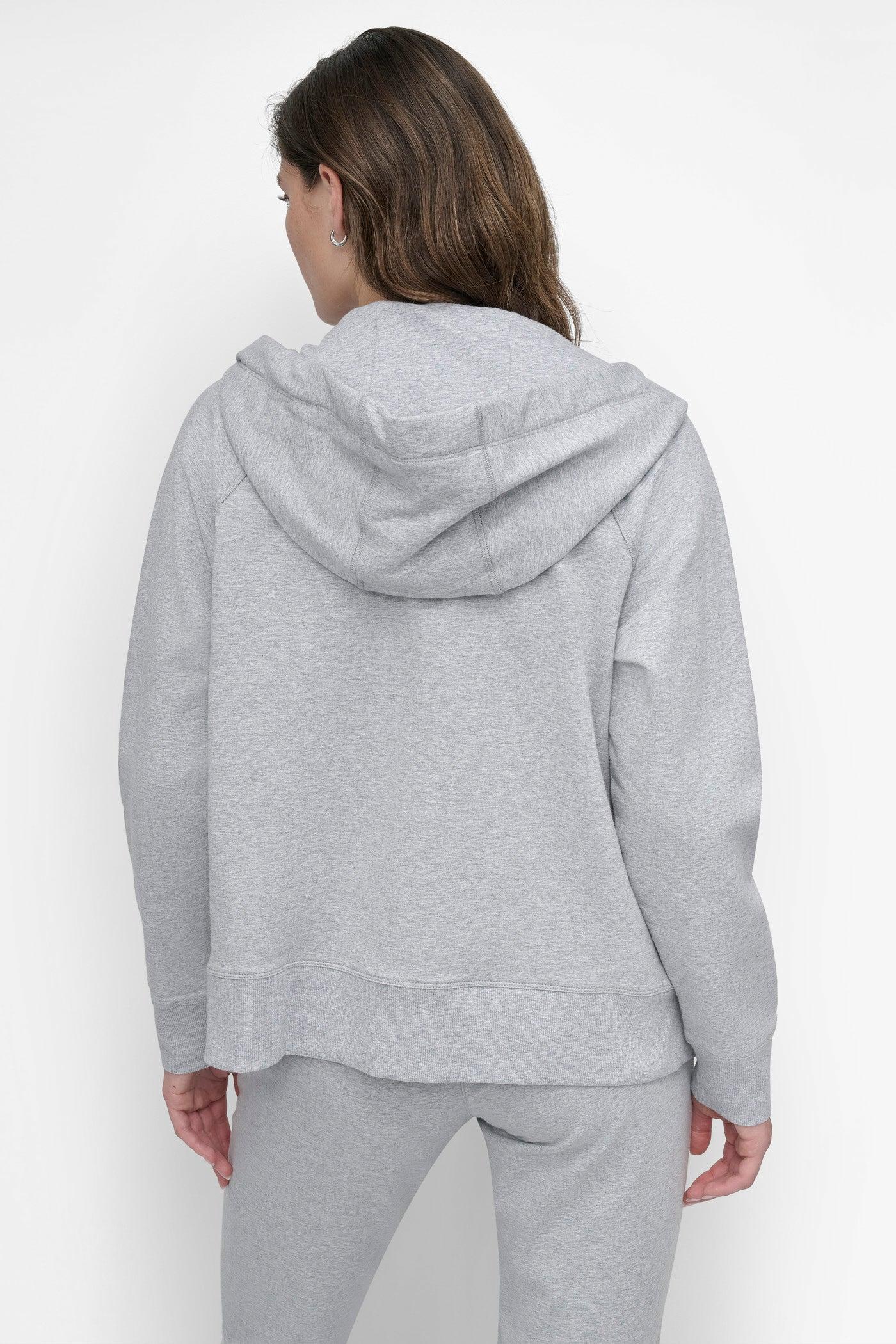 LOGO DRAWSTRING PERFORMANCE HOODIE Product Image