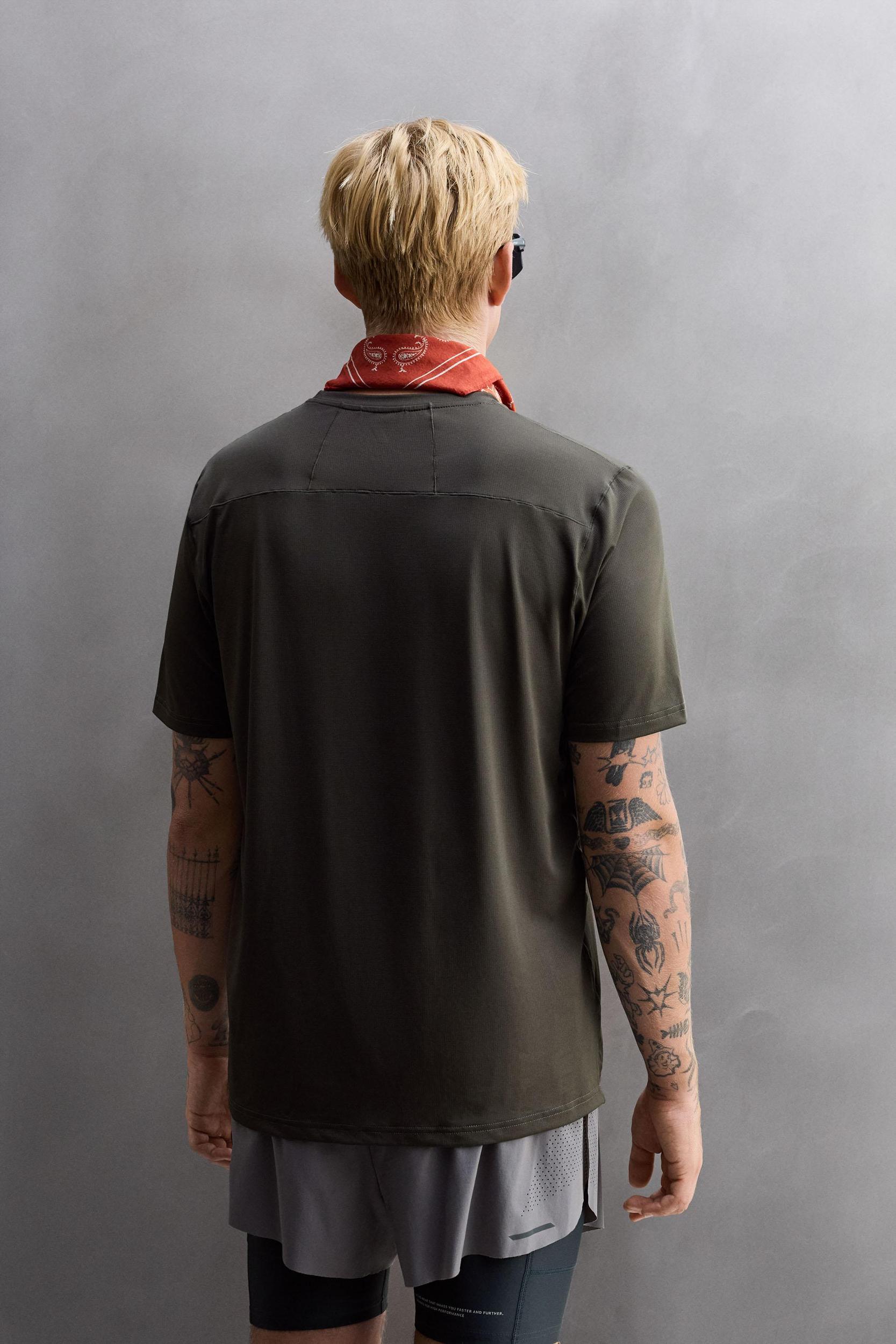 TEXTURED TRAINING T-SHIRT Product Image