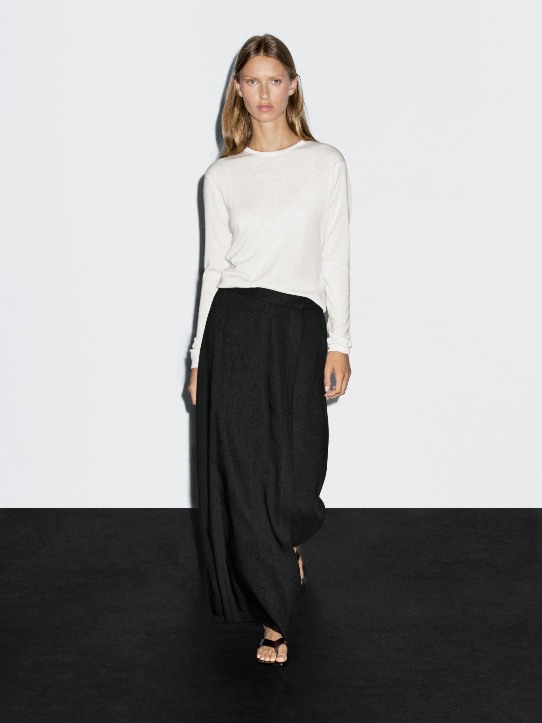 Wool blend knit sweater with crew neck Product Image