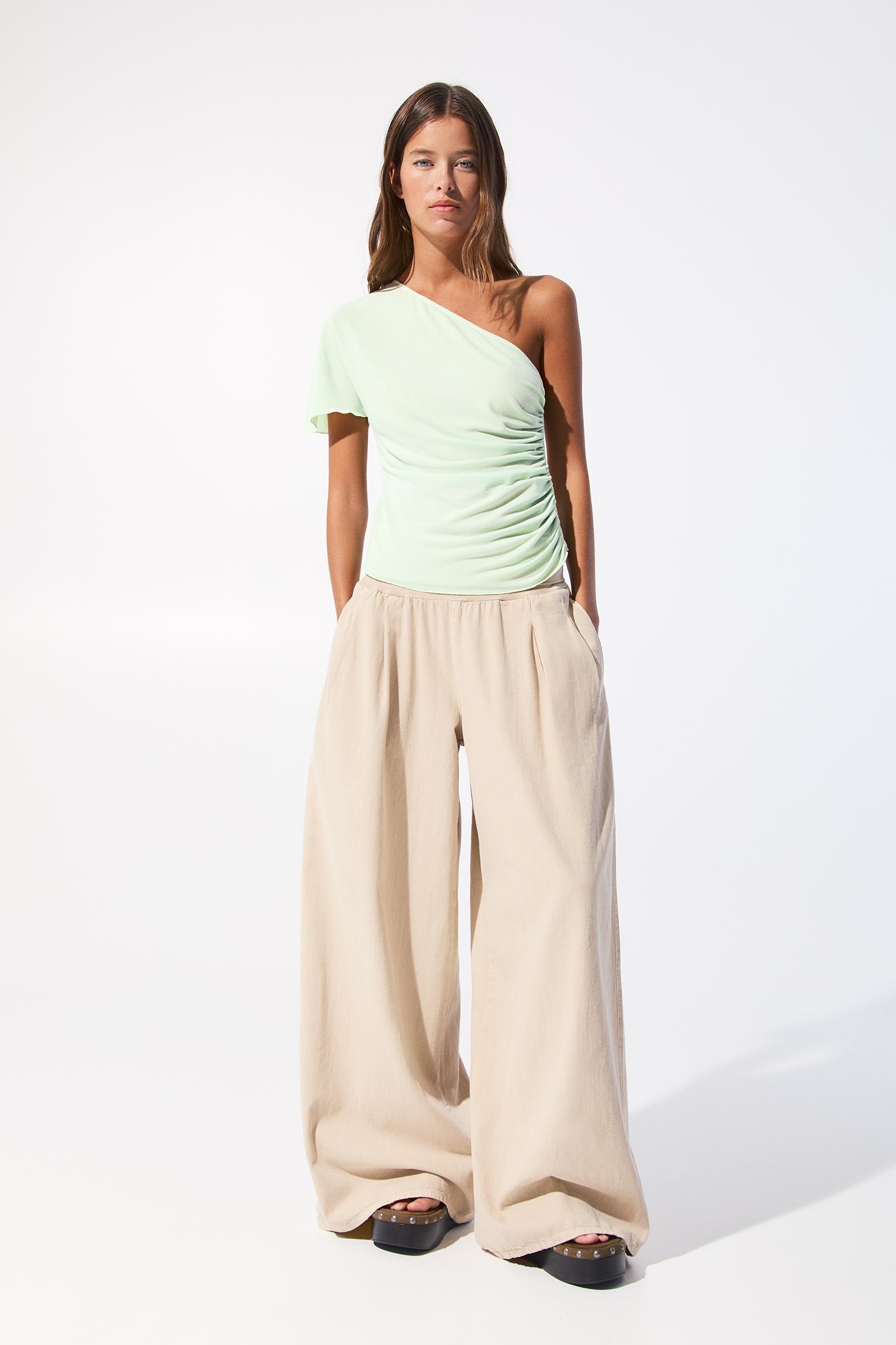 Gathered asymmetric top Product Image