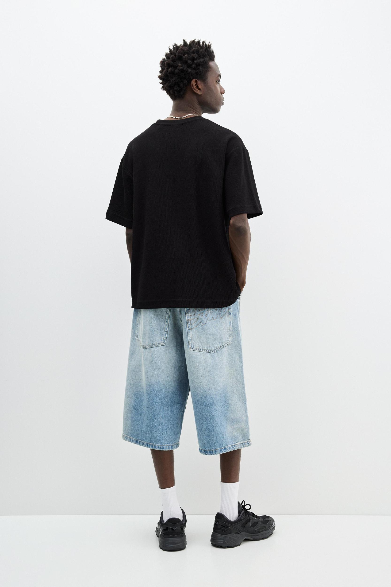 Textured short sleeve sweatshirt Product Image