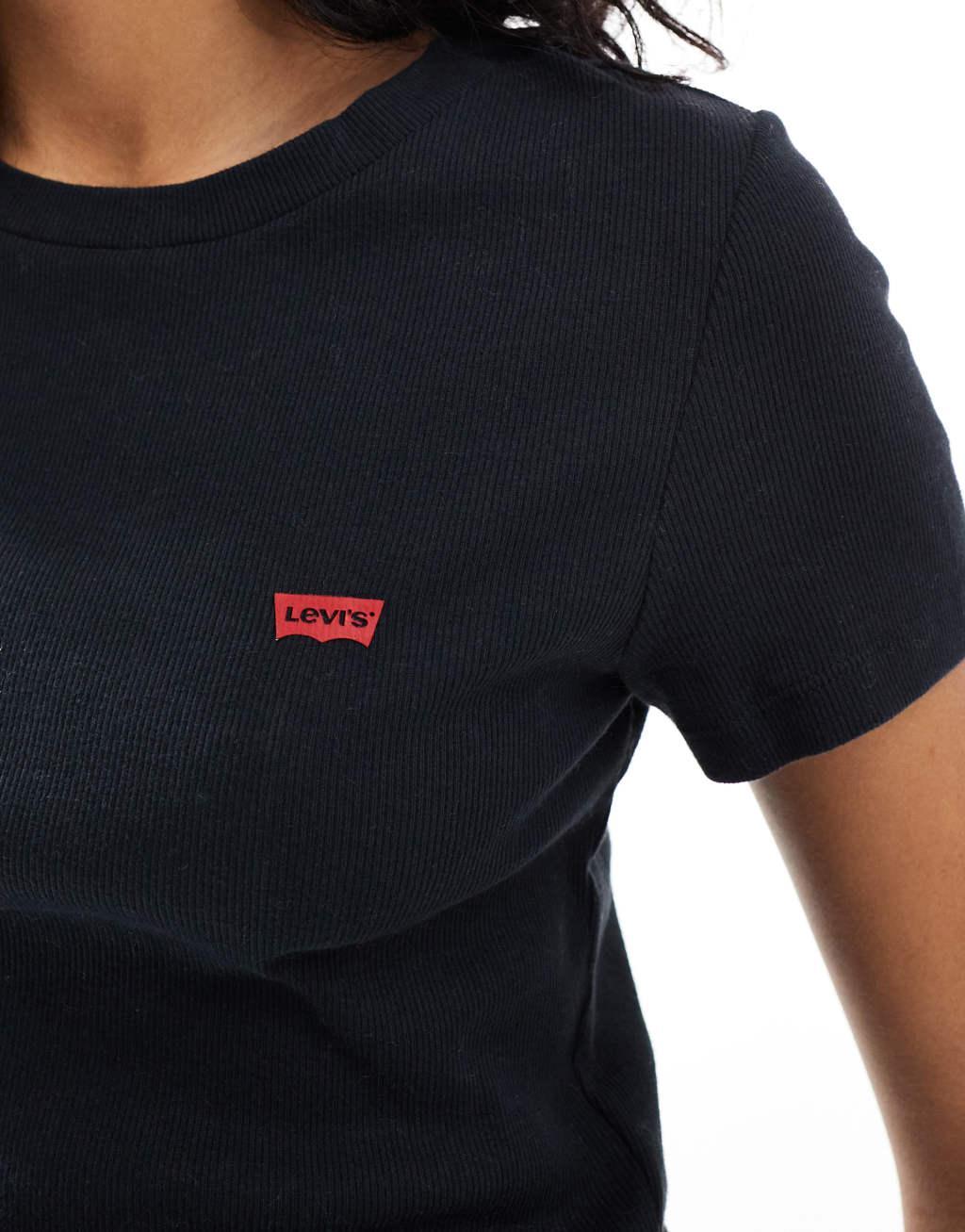 Levi's sporty batwing logo t-shirt in black  Product Image