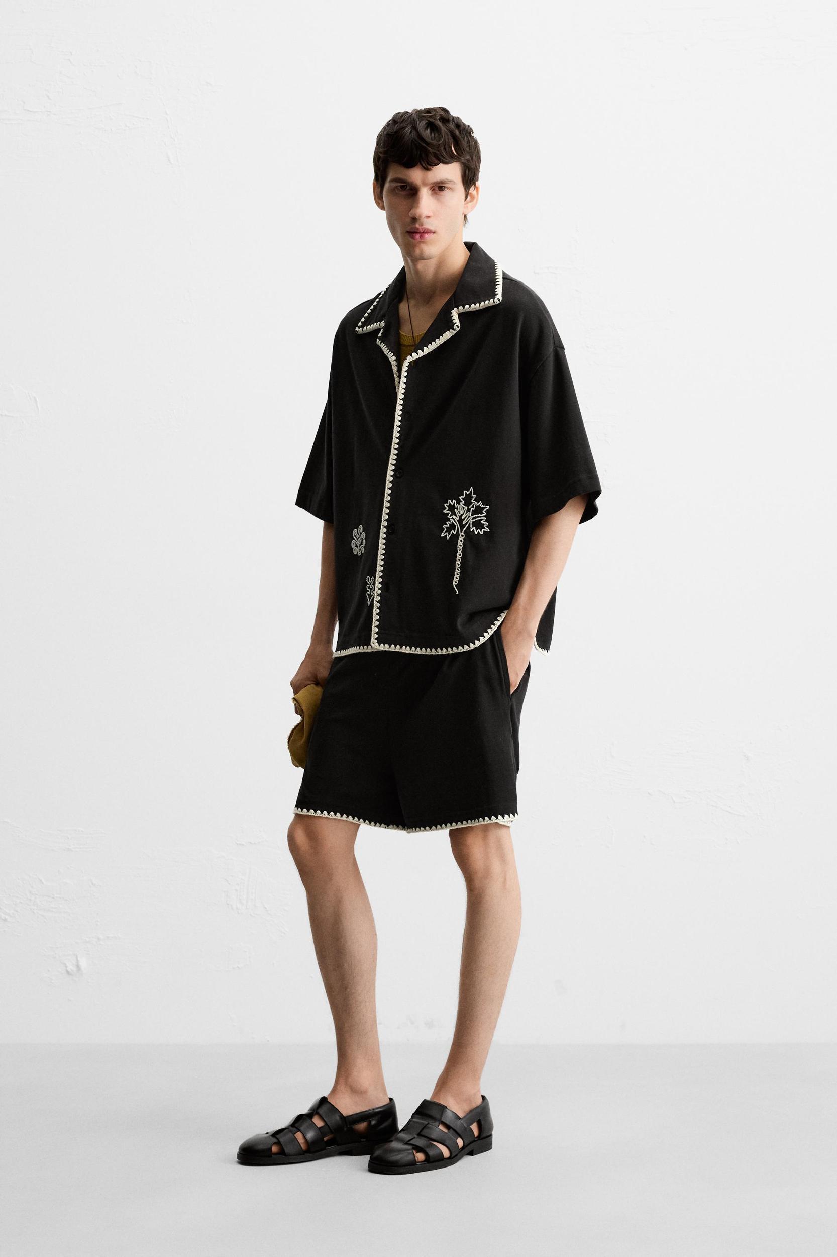 CONTRAST EMBROIDERY SHORTS Product Image