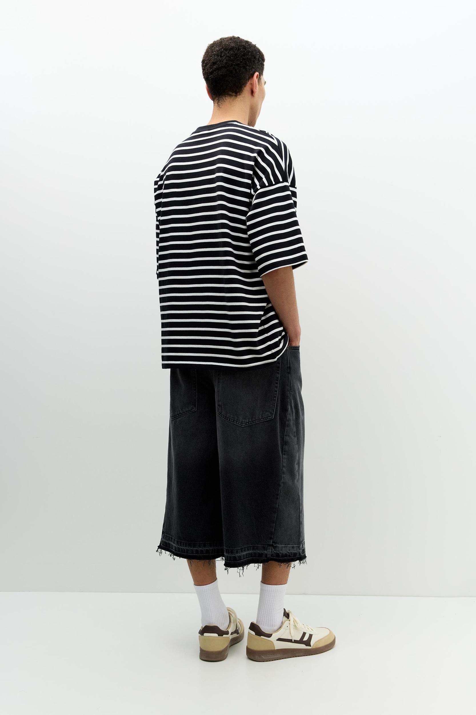 Extra loose striped T-shirt Product Image