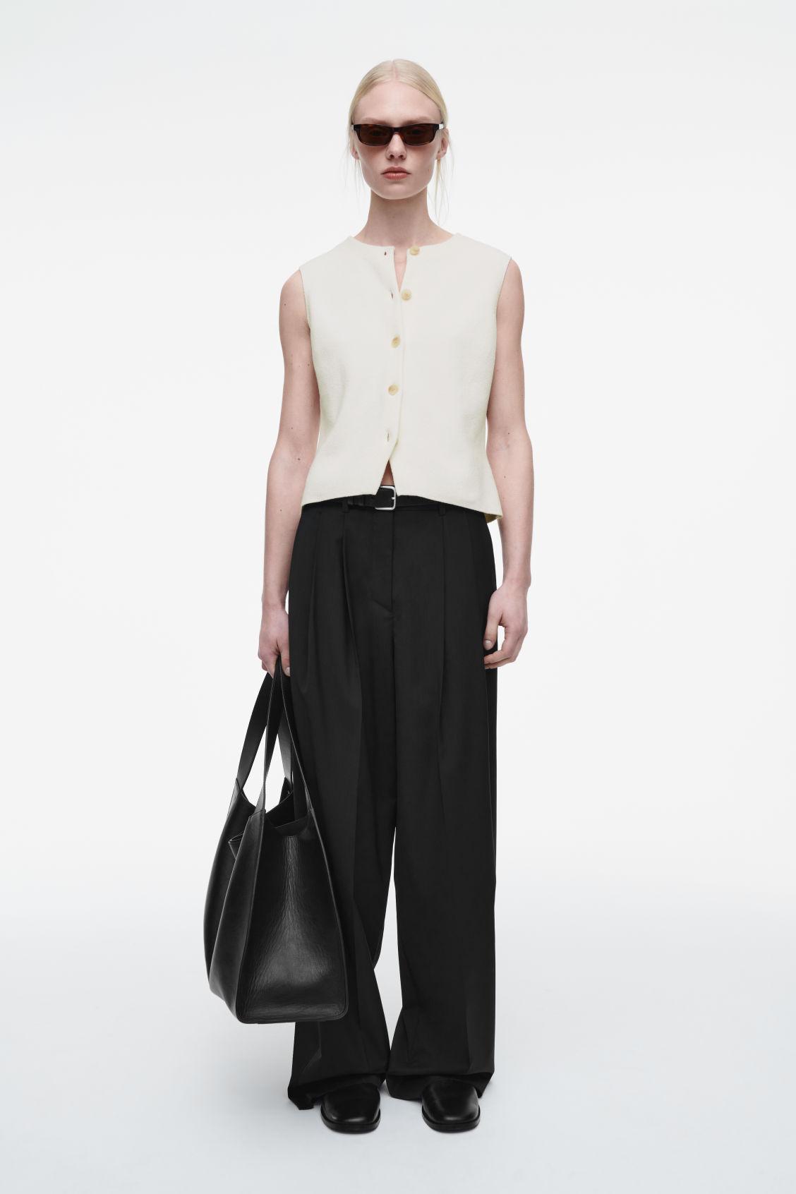 KNITTED COTTON VEST Product Image