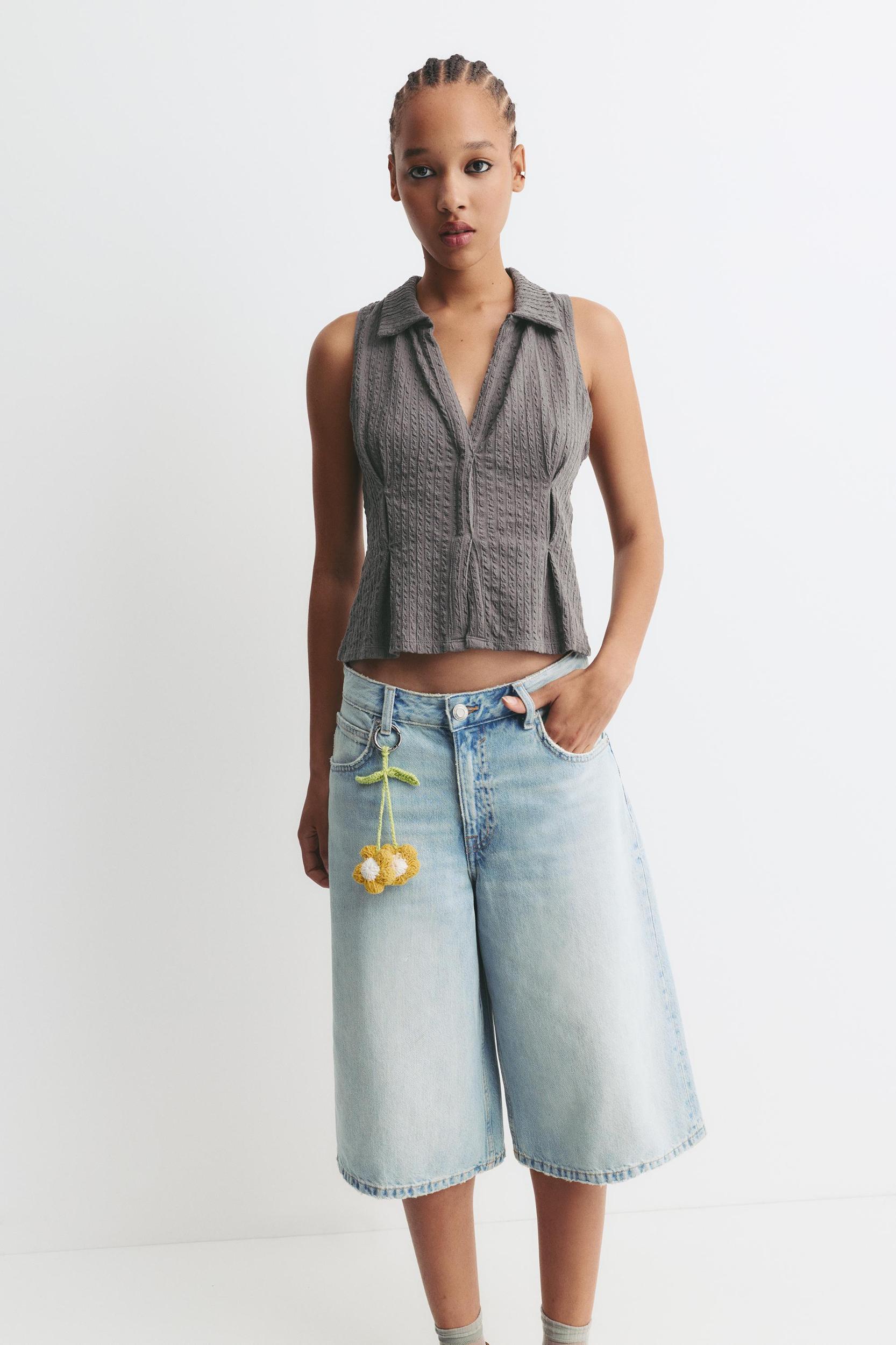 Textured top with darts Product Image