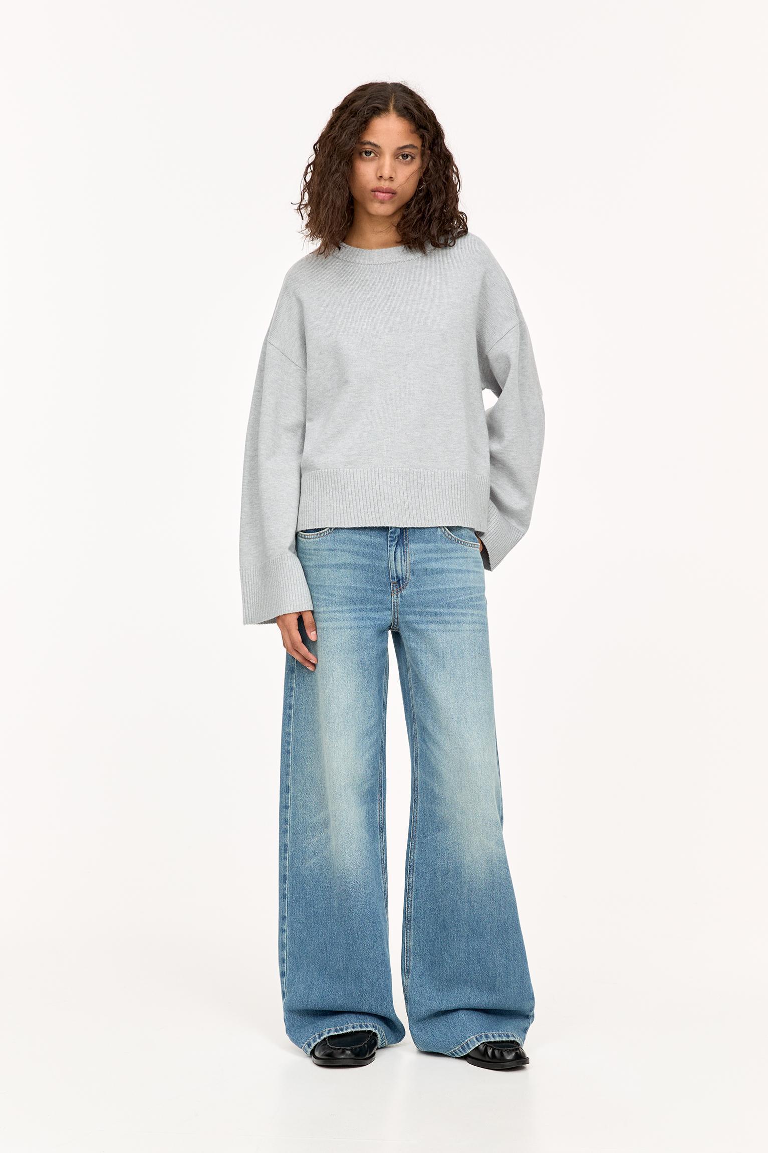 Sweater with wide sleeves Product Image