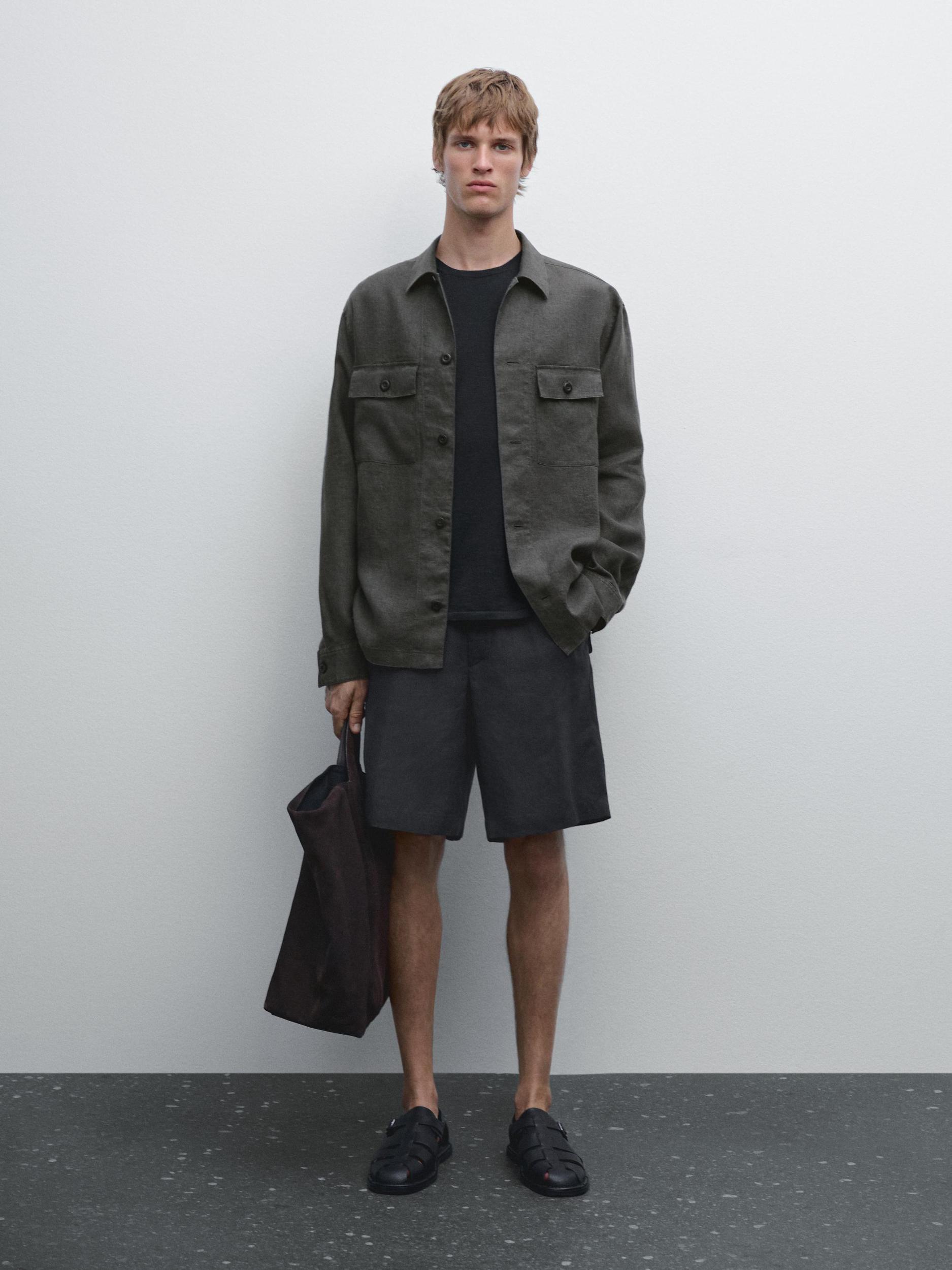 Semi-jogger-fit linen Bermuda shorts Product Image