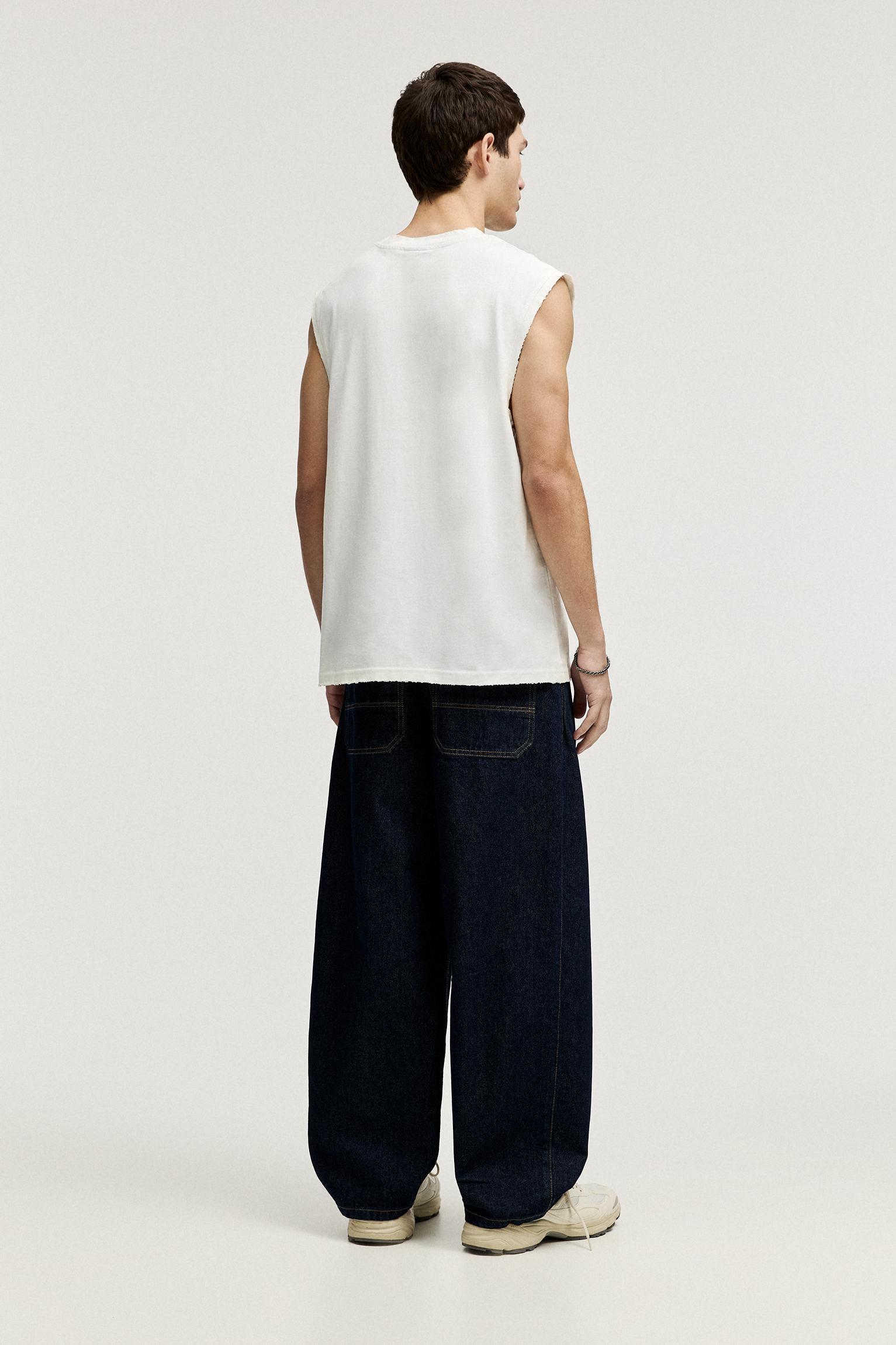 Washed sleeveless T-shirt Product Image