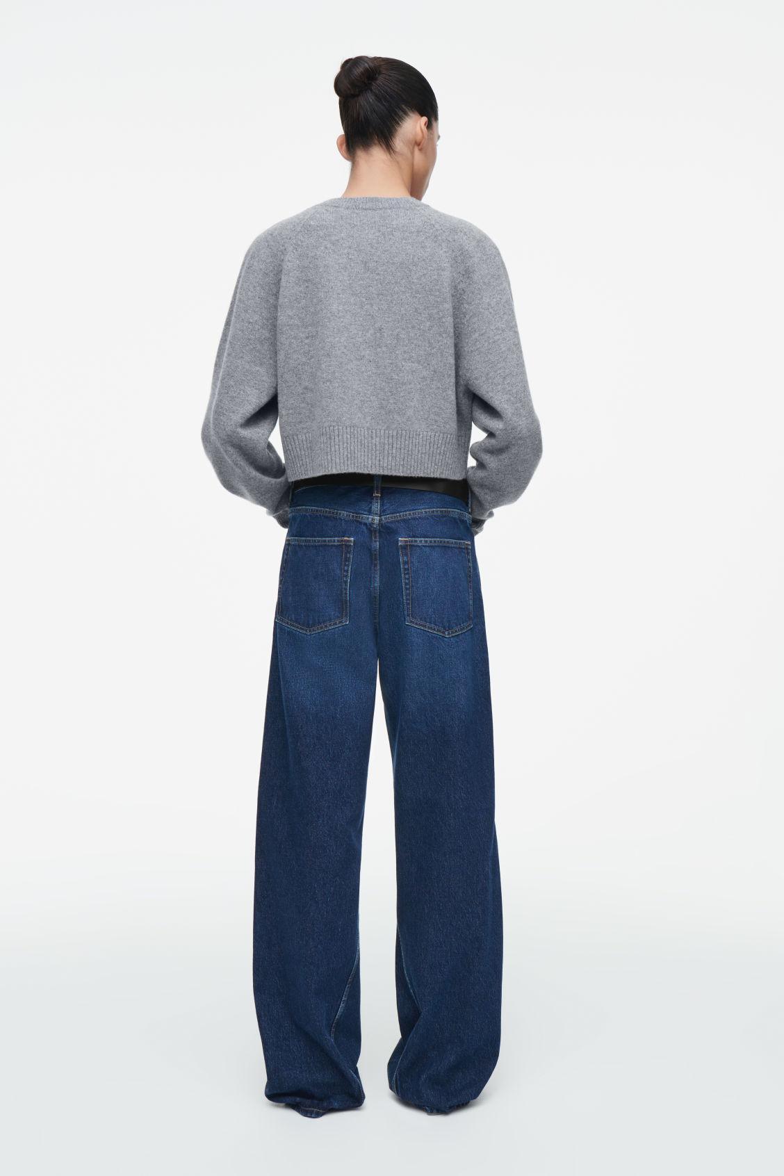 CROPPED WOOL CARDIGAN Product Image