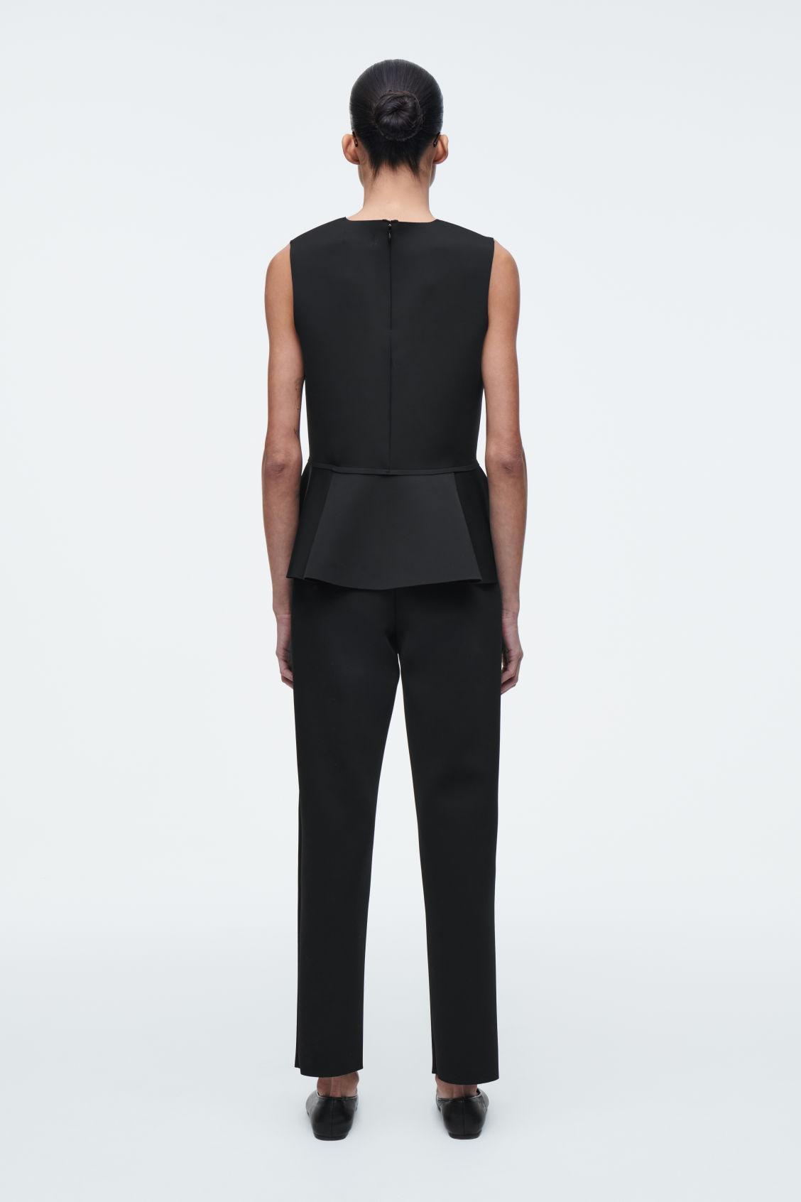 SCUBA CAPRI PANTS Product Image