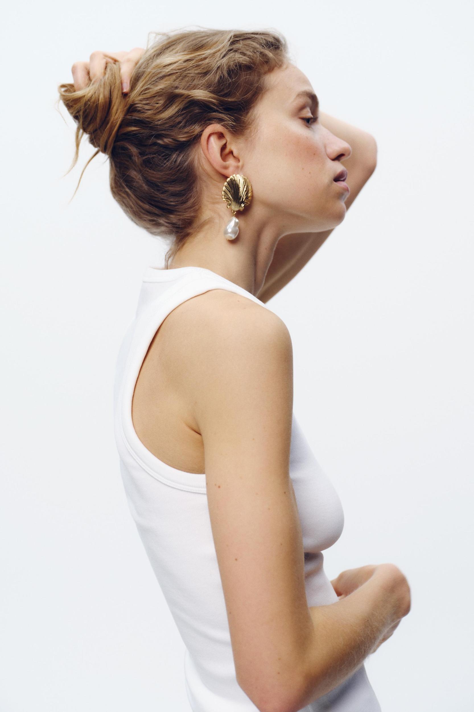 PEARL AND SHELL EARRINGS Product Image