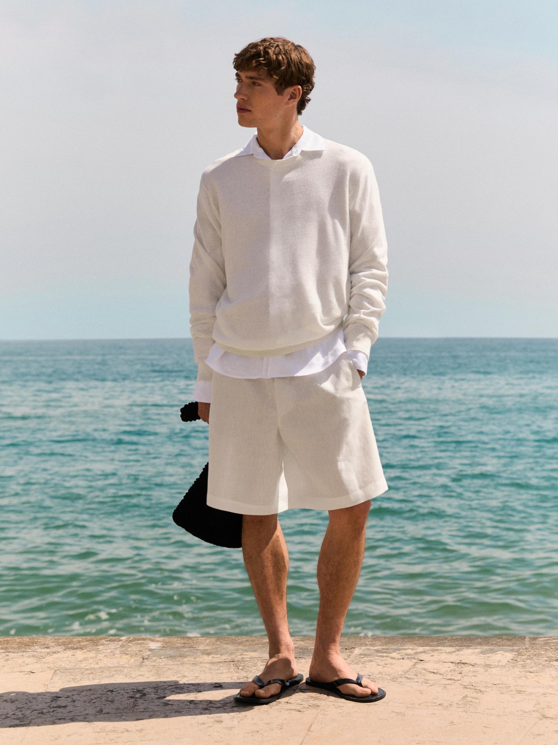 Semi-jogger-fit linen Bermuda shorts Product Image