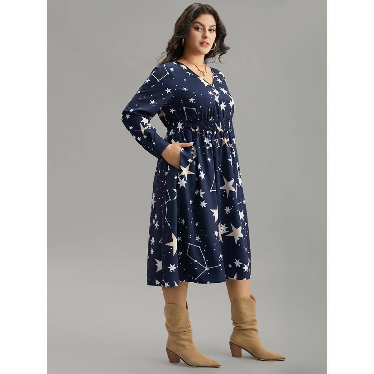 Plus Size Star Geometric Shirred Pocket Dress DarkBlue Women Vacation Printed V-neck Long Sleeve Curvy Midi Dress BloomChic 22-24/3X Product Image