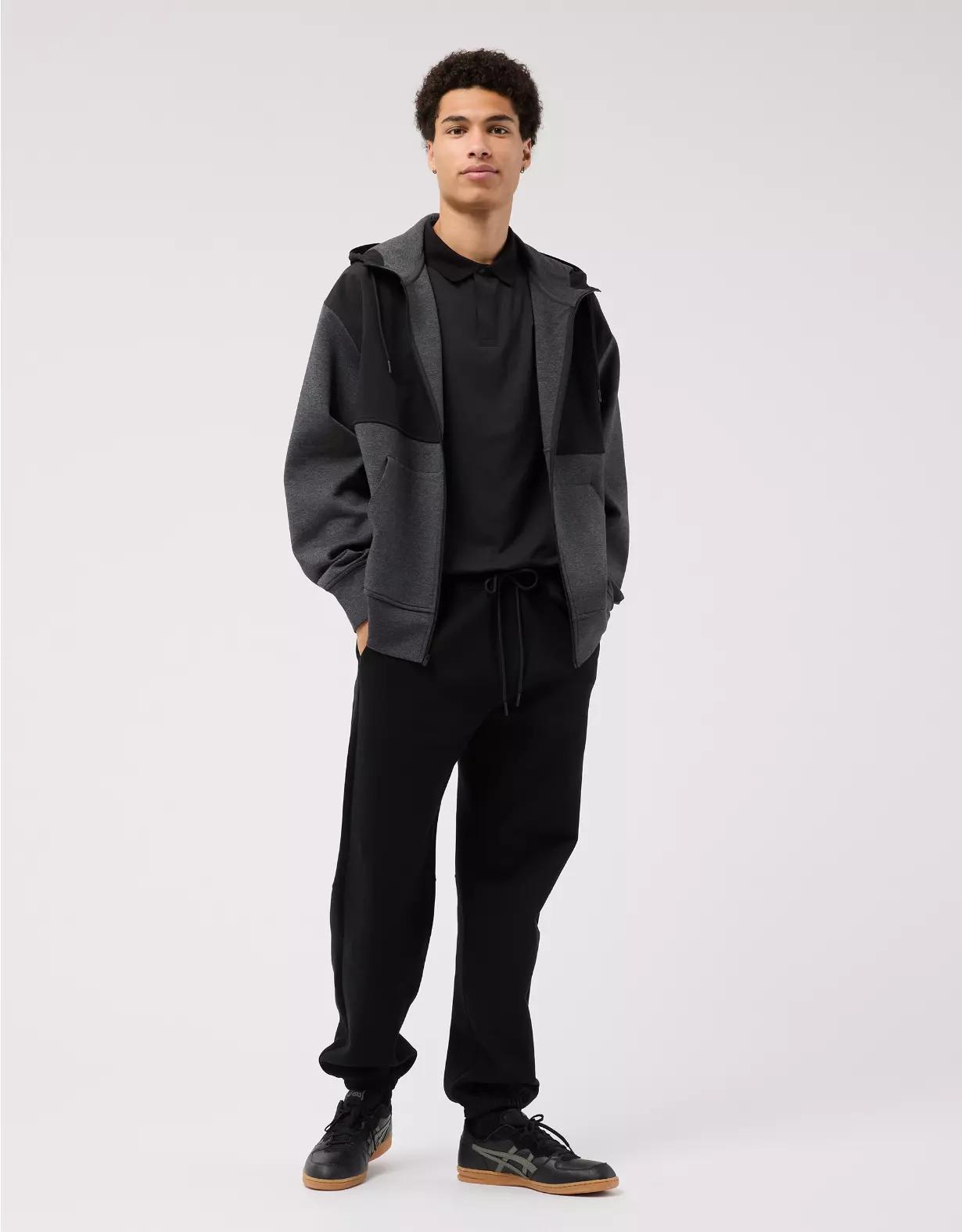 AE 24/7 Tech Fleece Jogger Product Image