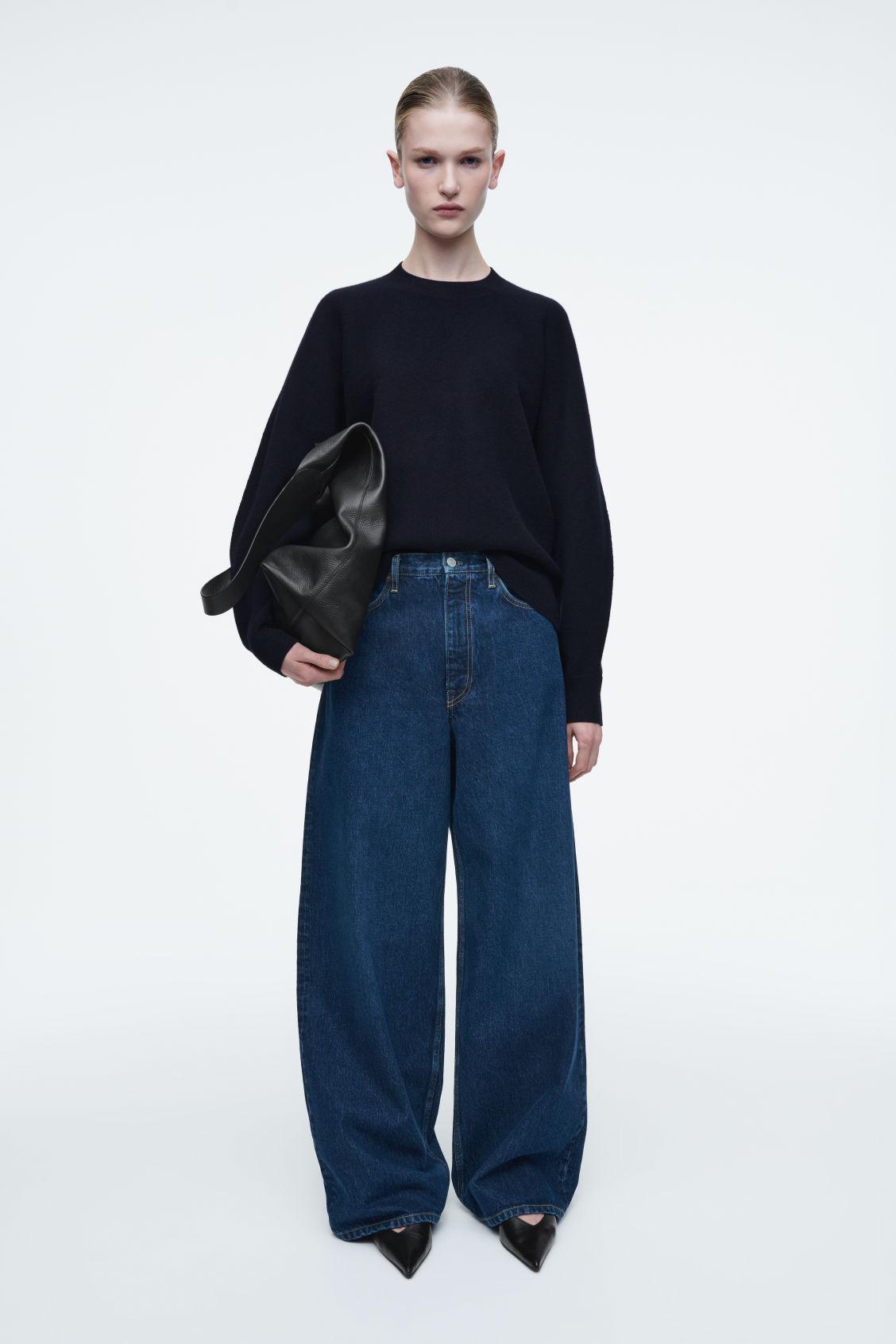 ROUNDED DOUBLE-FACED WOOL SWEATER Product Image