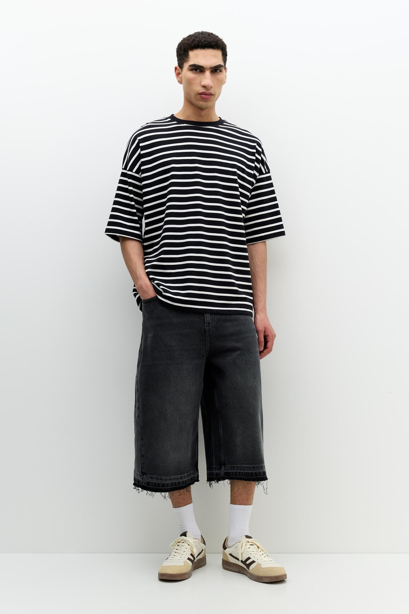 Extra loose striped T-shirt Product Image