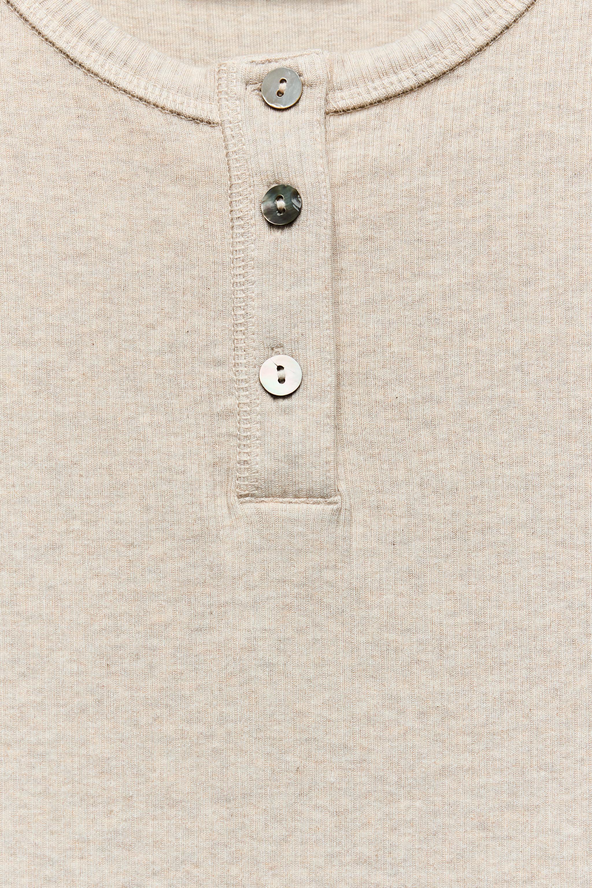 BUTTONED RIBBED TOP Product Image