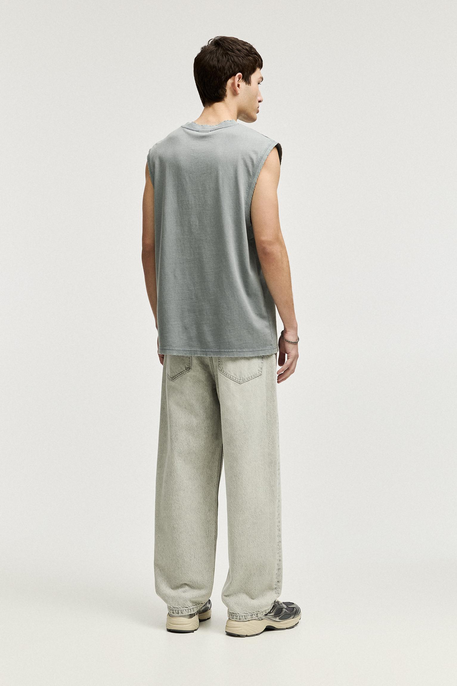 Washed sleeveless T-shirt Product Image