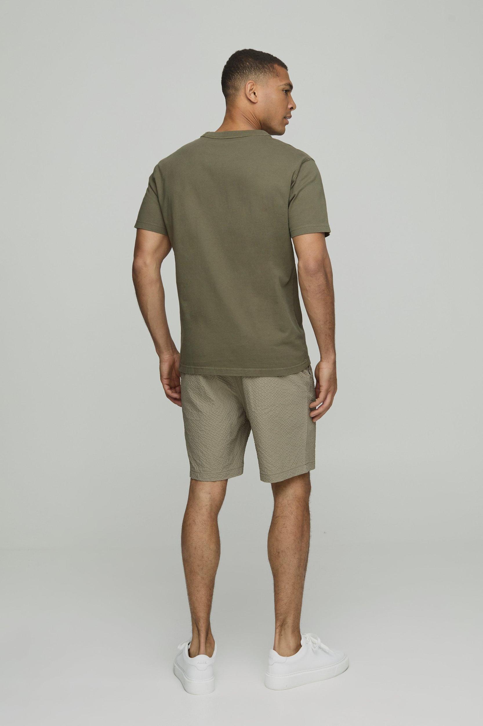 Elasticated Waist Relaxed Mid Length Seersucker Shorts | boohooMAN USA Product Image