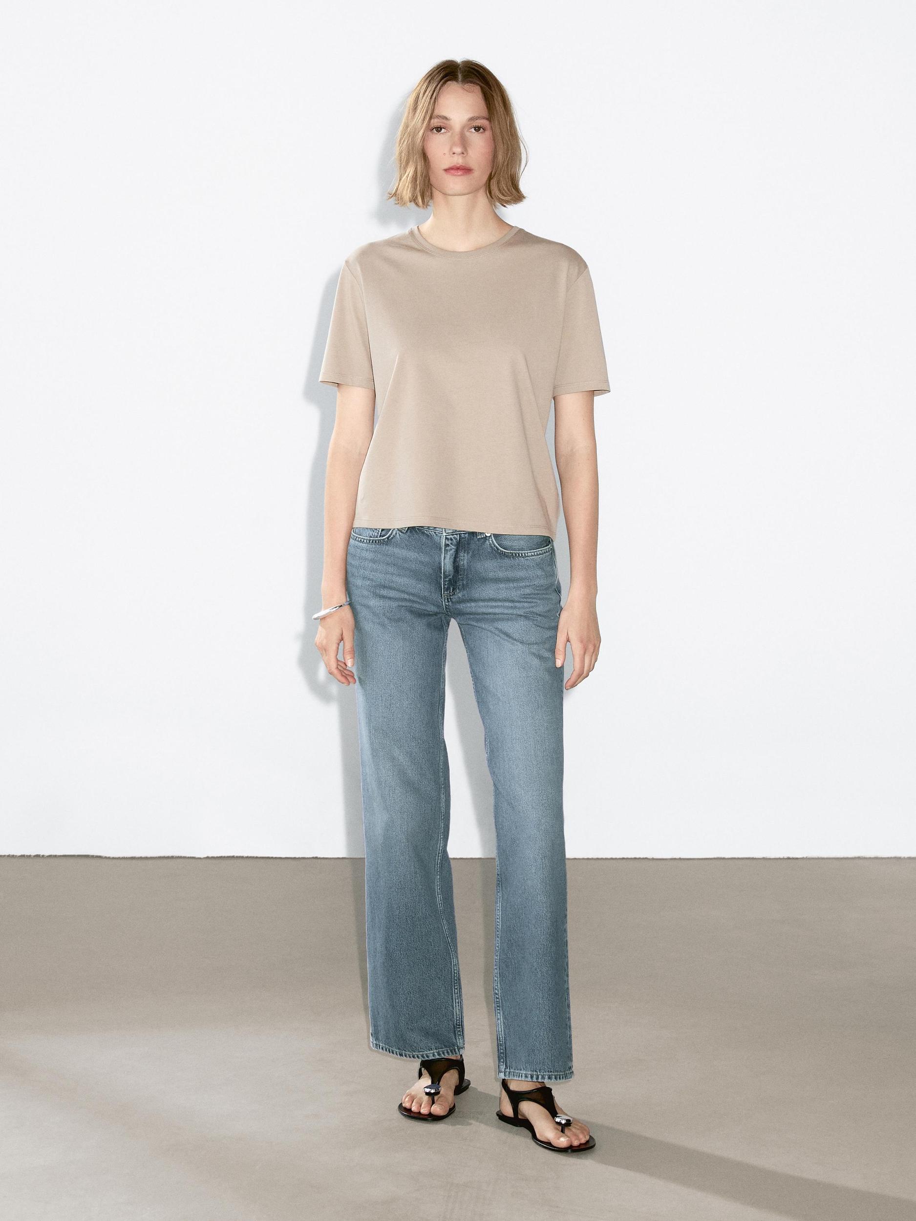 100% cotton lightweight T-shirt Product Image