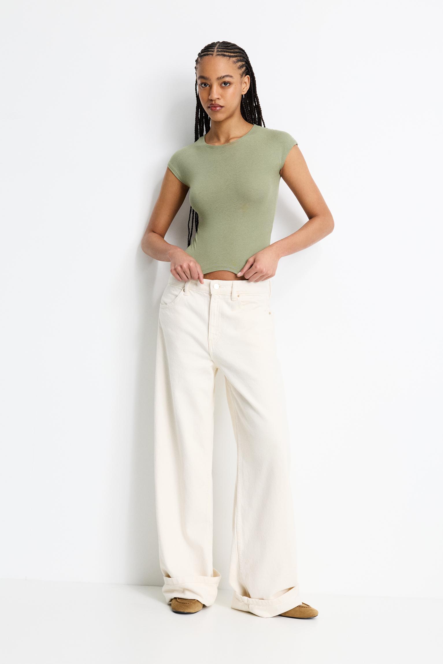 Fitted T-shirt with whole sleeves Product Image