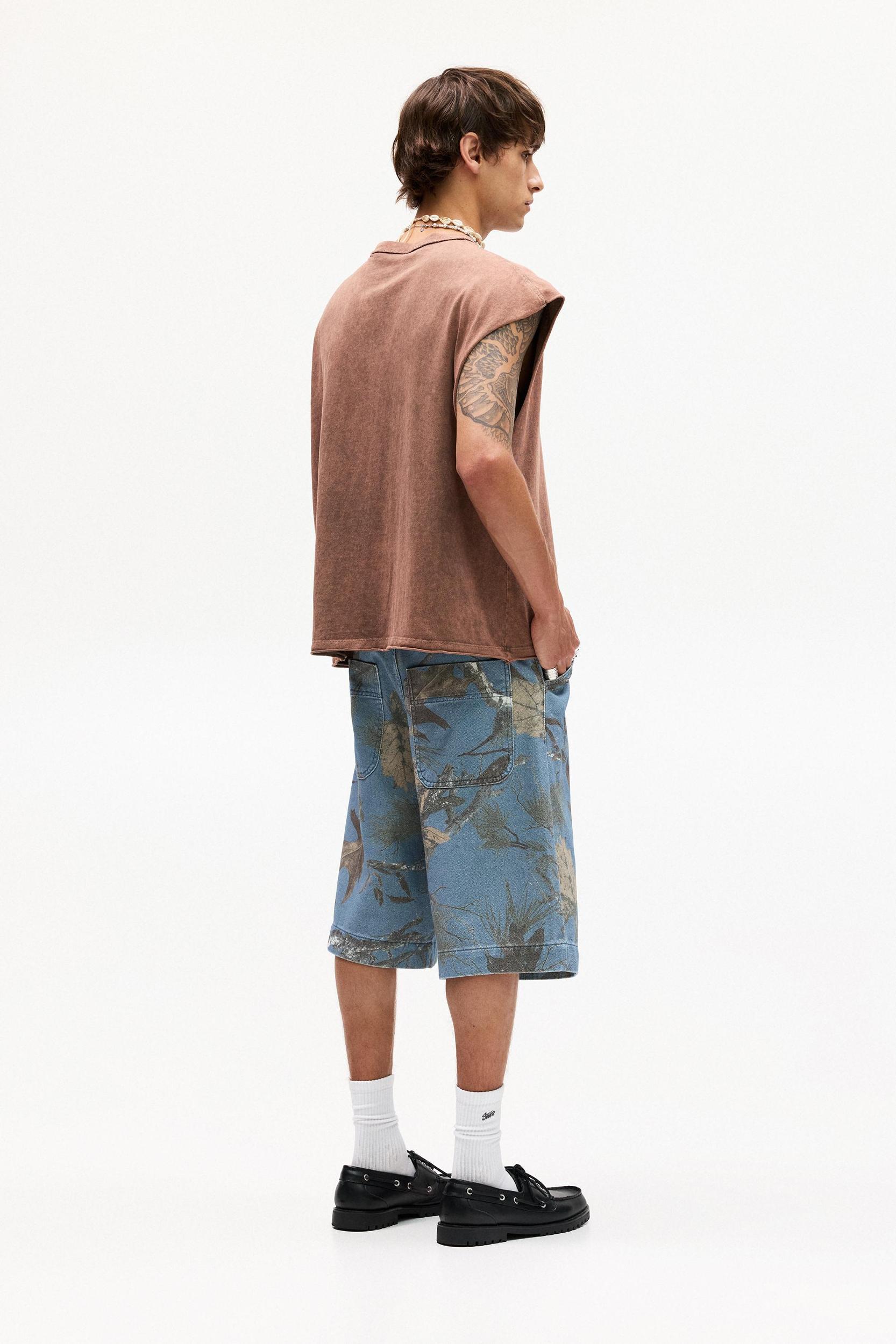 Leaf print baggy Bermuda shorts Product Image