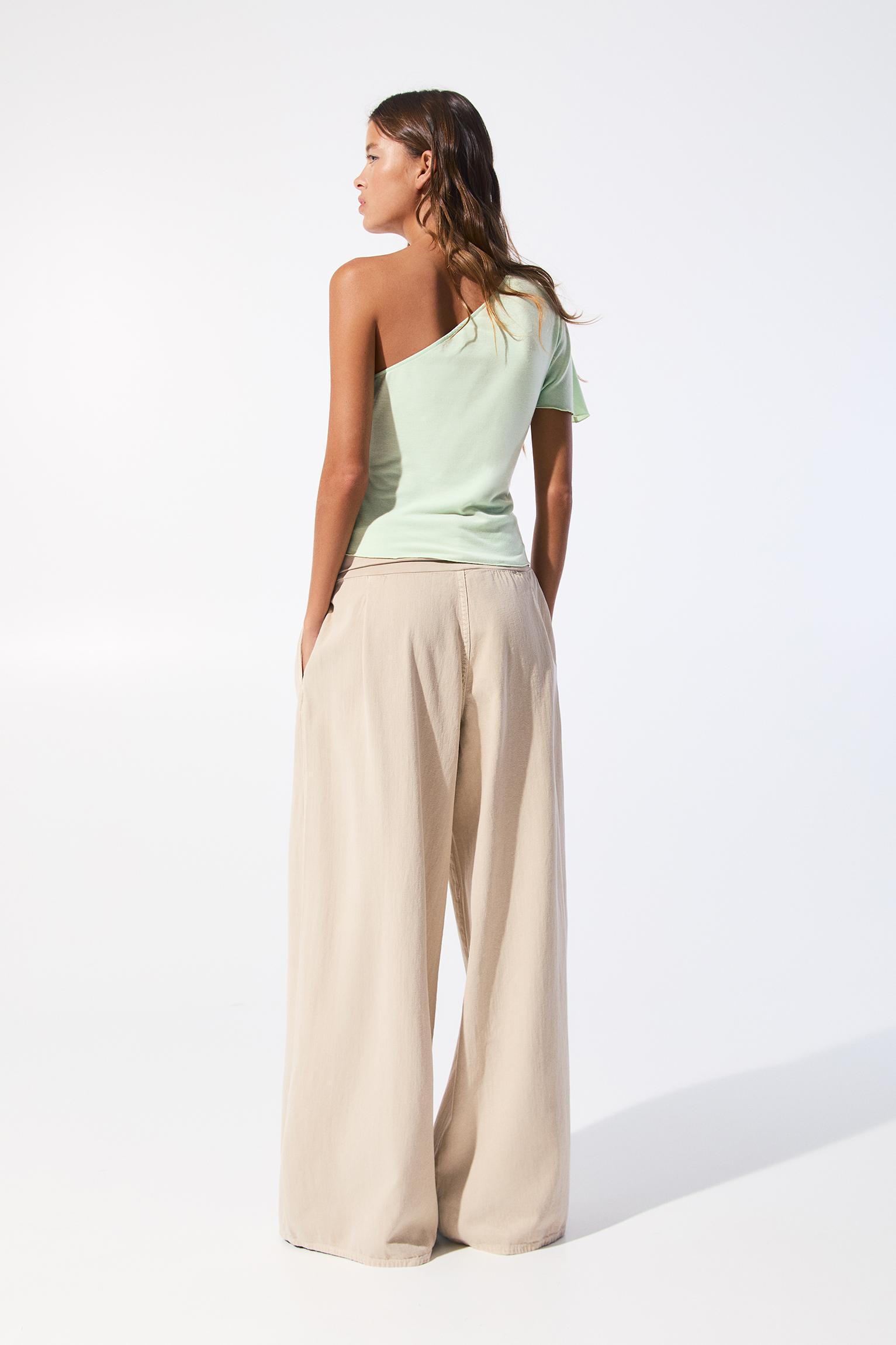 Gathered asymmetric top Product Image