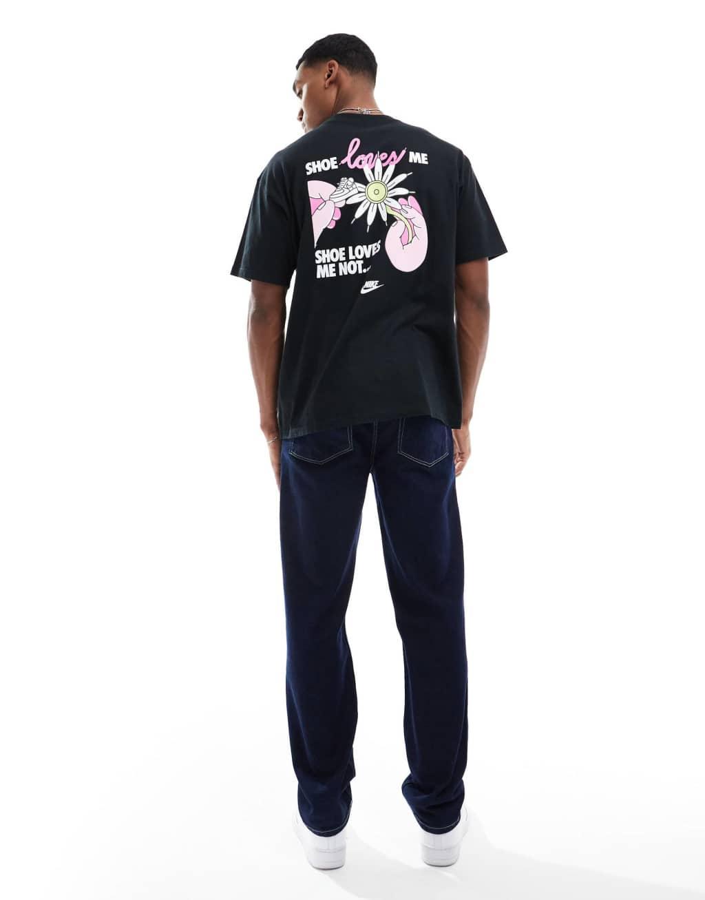 Nike Valentines day graphic T-shirt in black Product Image