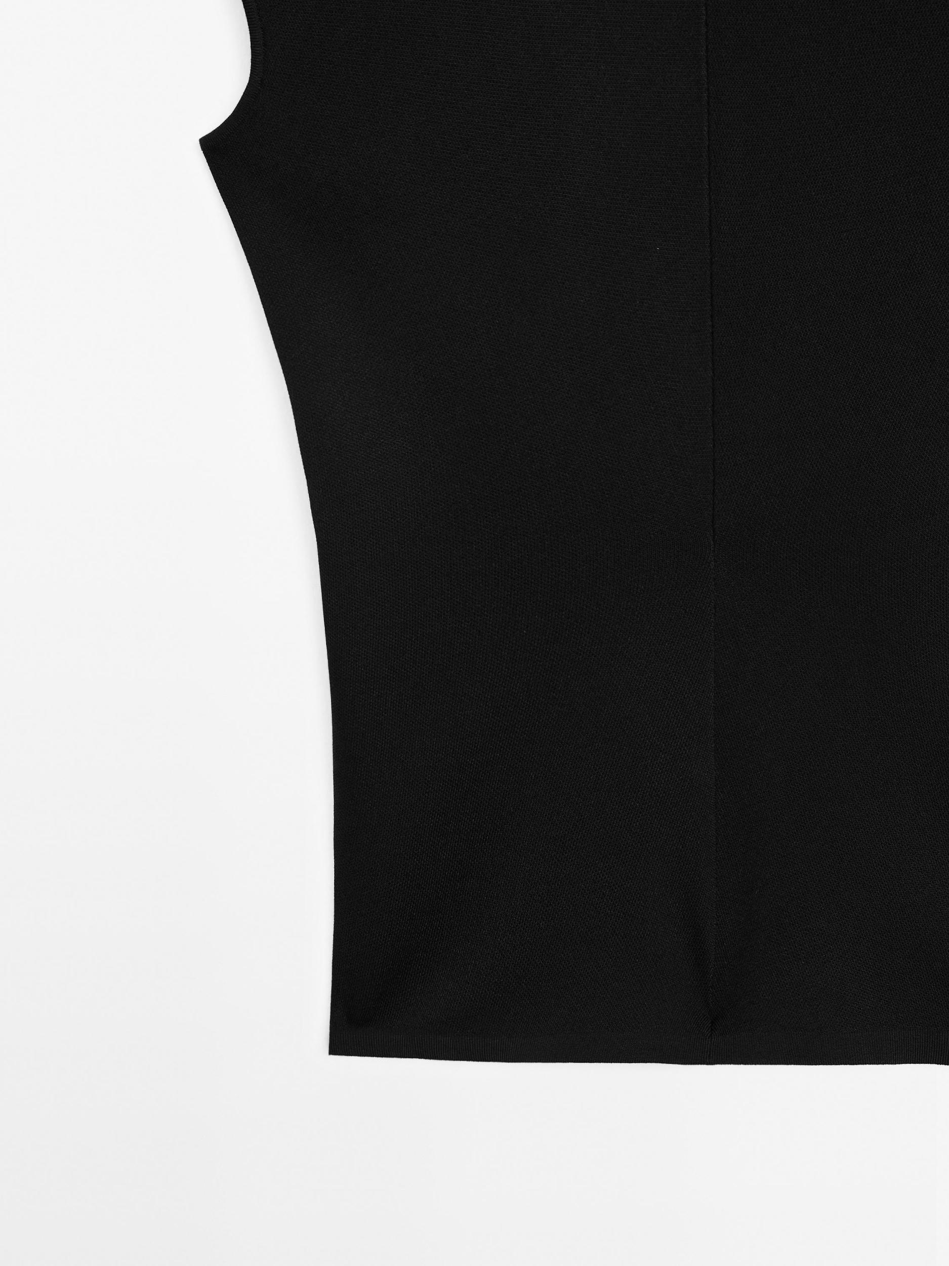 V-neck knit top Product Image