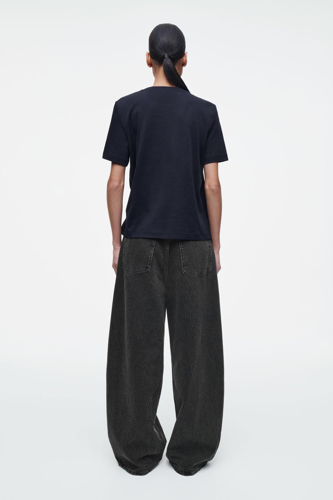 KNOT-DETAIL T-SHIRT Product Image