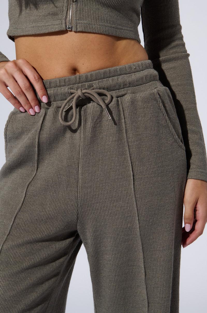 EYES ON ME WIDE LEG SWEAT PANT IN GREY Product Image