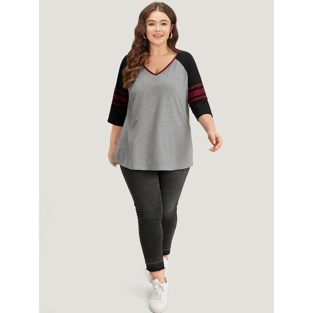 Plus Size Colorblock Contrast Raglan Sleeve Contrast Trim T-shirt Gray Women Casual Contrast Striped V-neck Dailywear T-shirts BloomChic 10/M Product Image
