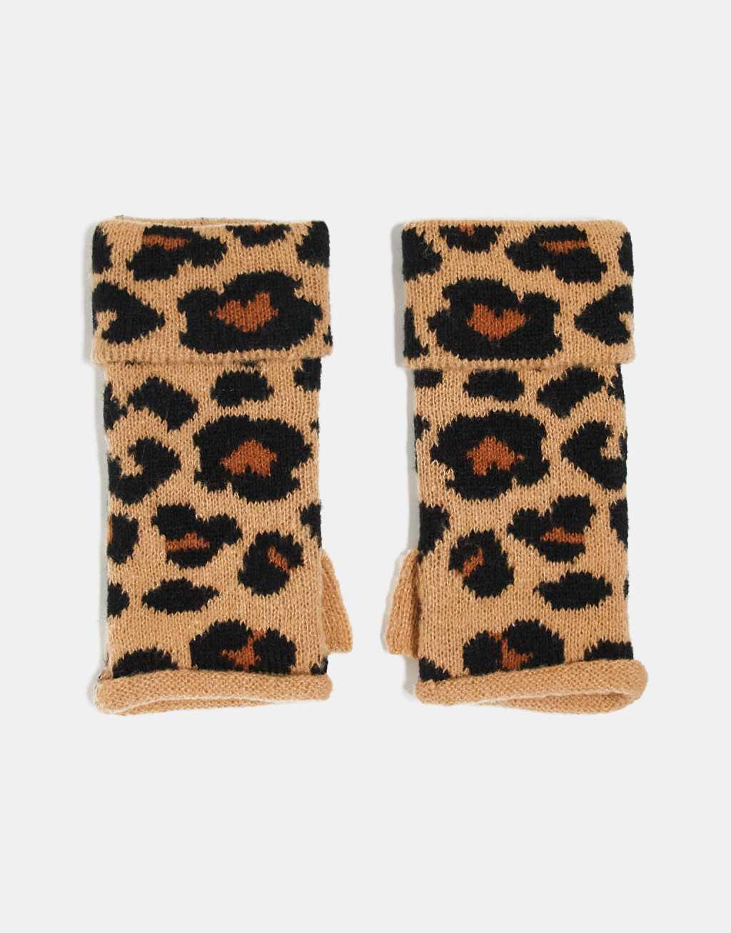 ASOS DESIGN palmwarmer in leopard design Product Image