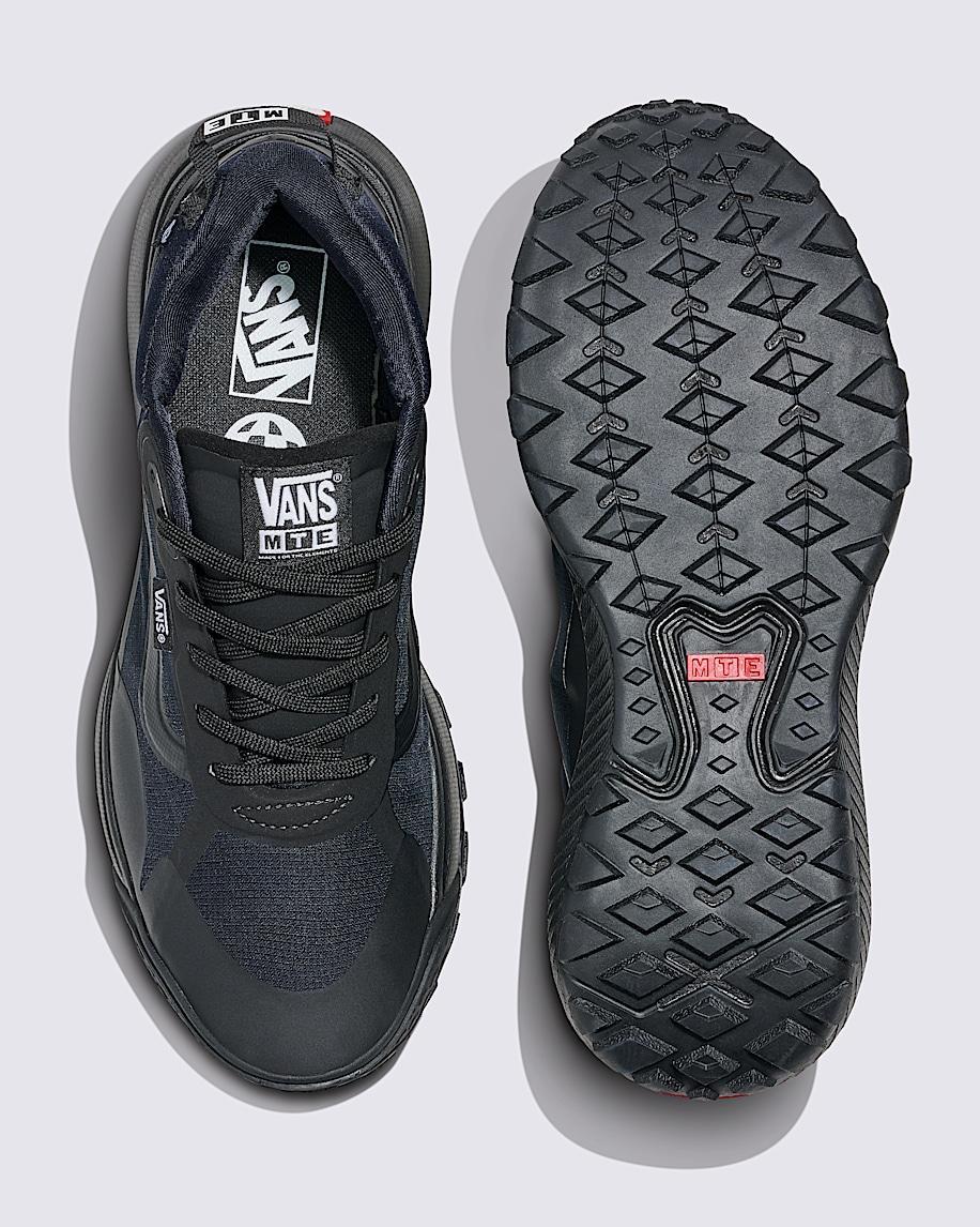 Crosspath Shoe in Black| Vans US Product Image