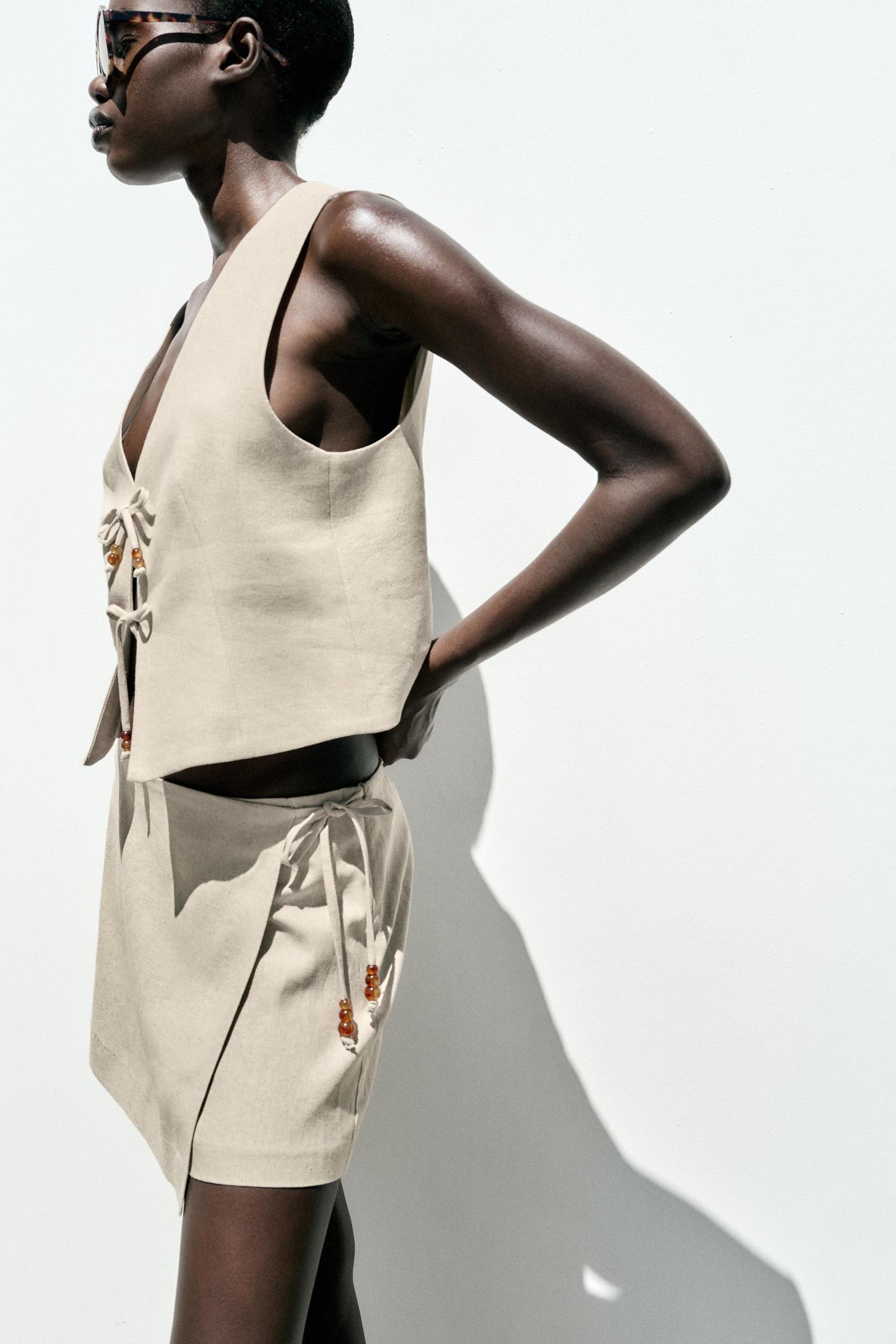 BEADED LINEN BLEND SHORTS Product Image