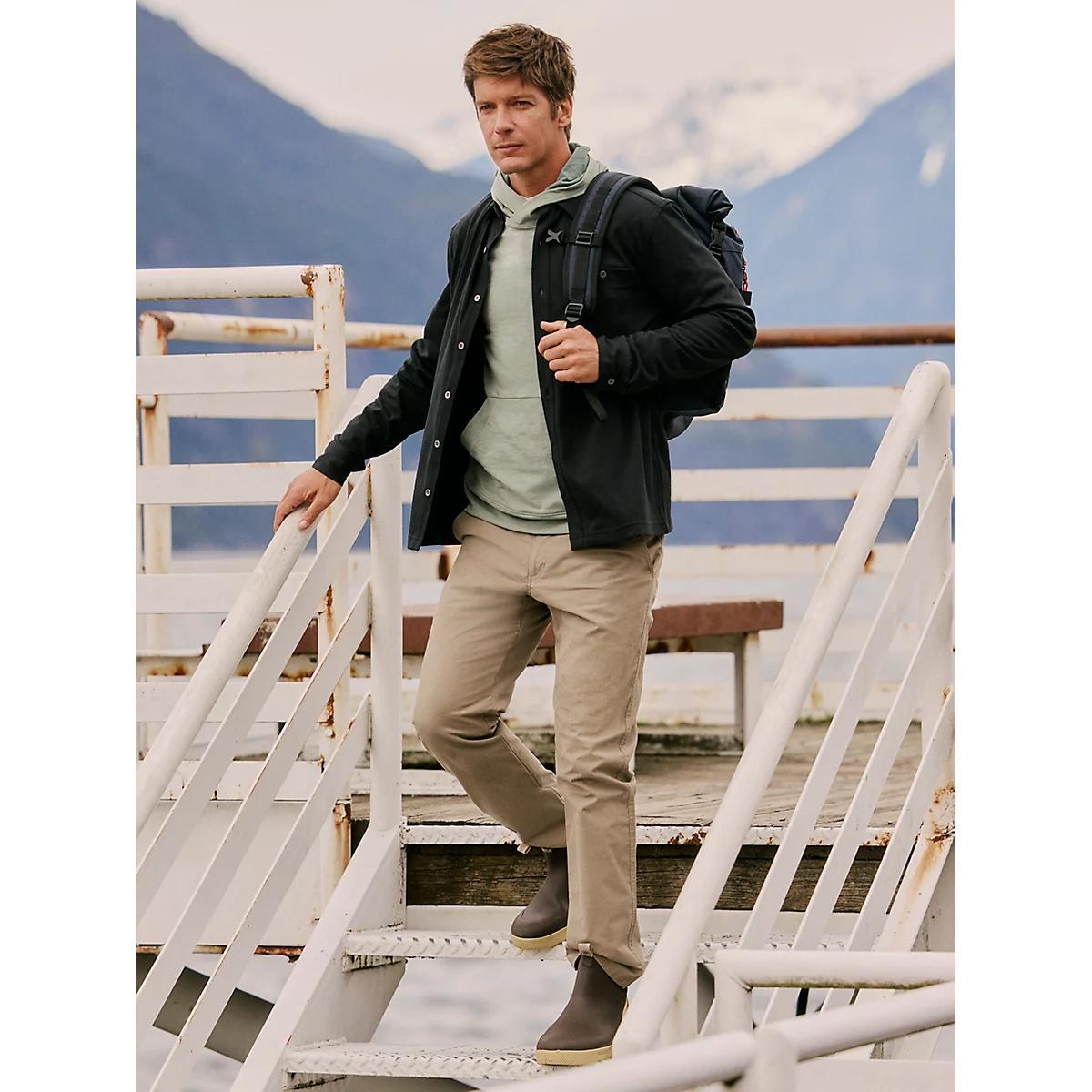 Men's Outdoor Chino Pant in Dark Shadow Product Image