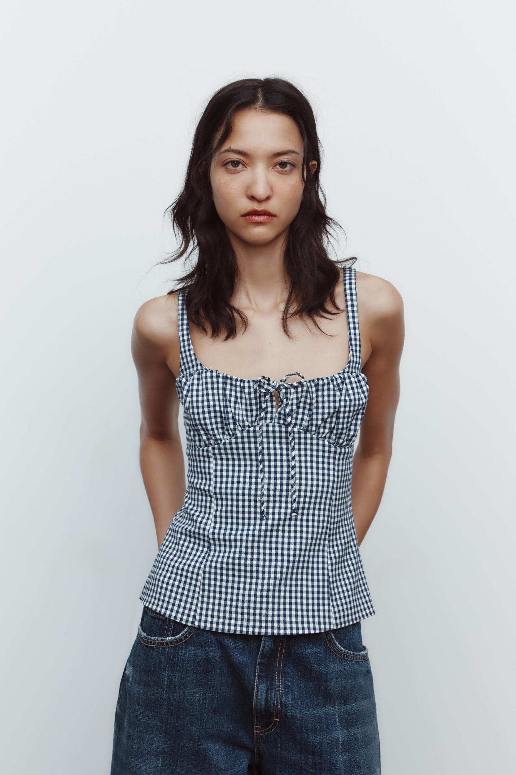 GINGHAM STRETCH TOP Product Image
