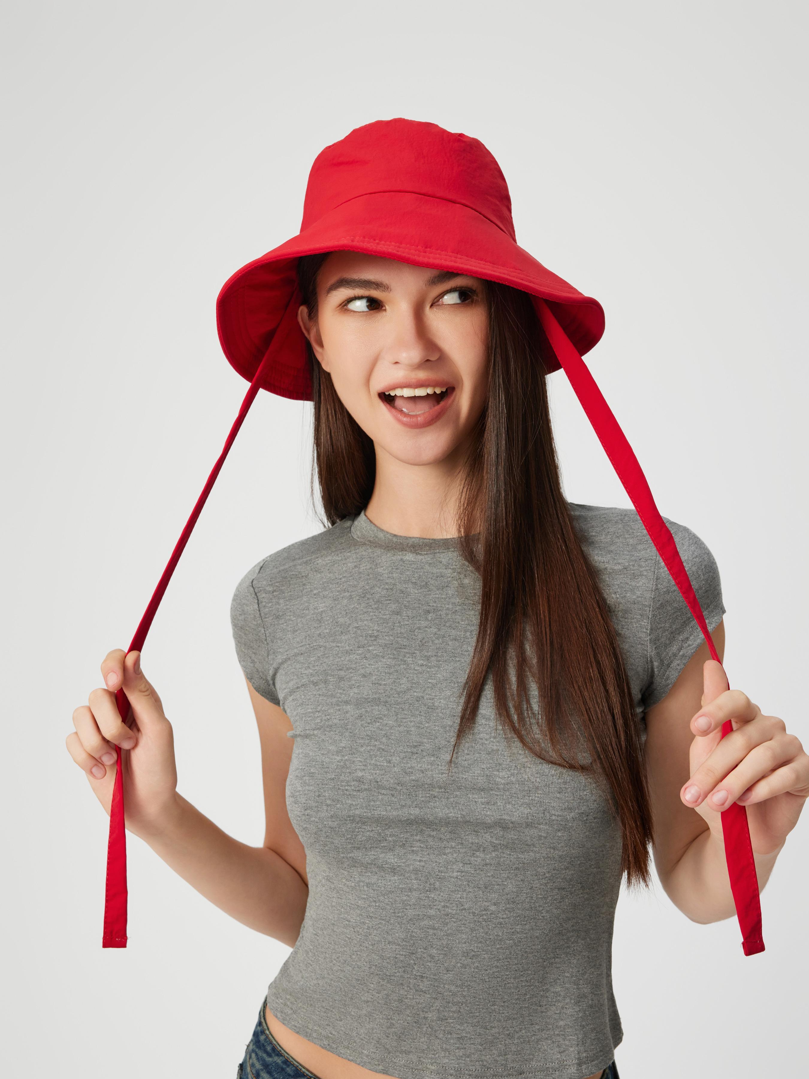 BUCKET HAT WITH STRAP Product Image