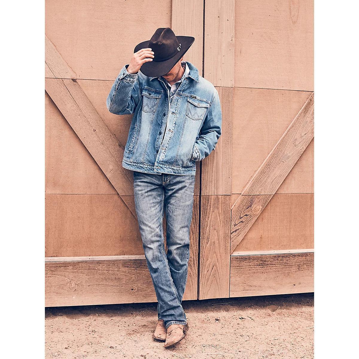 Men's Wrangler Retro® Slim Fit Bootcut Jean in Layton Product Image