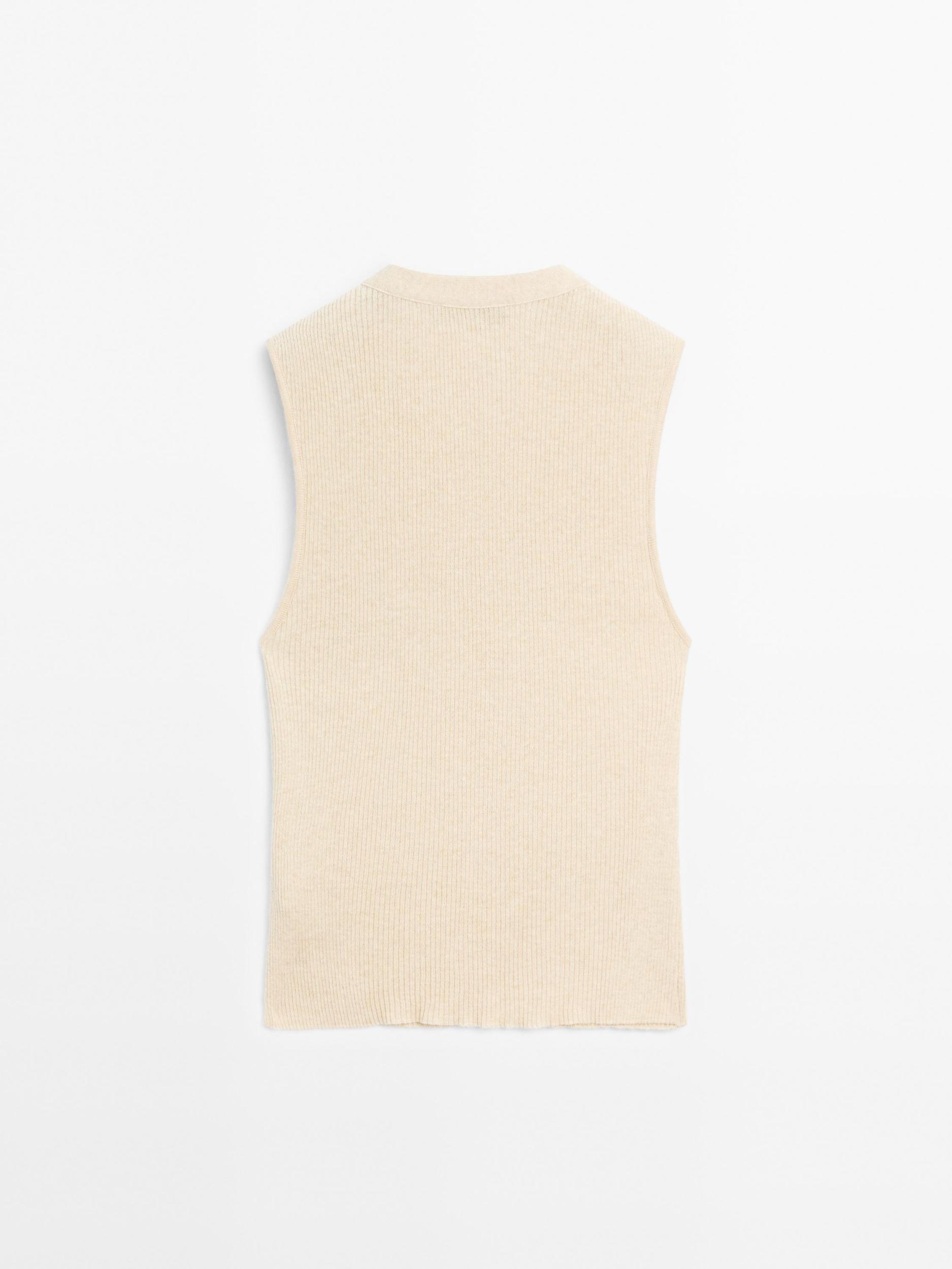 Ribbed top with collar detail Product Image