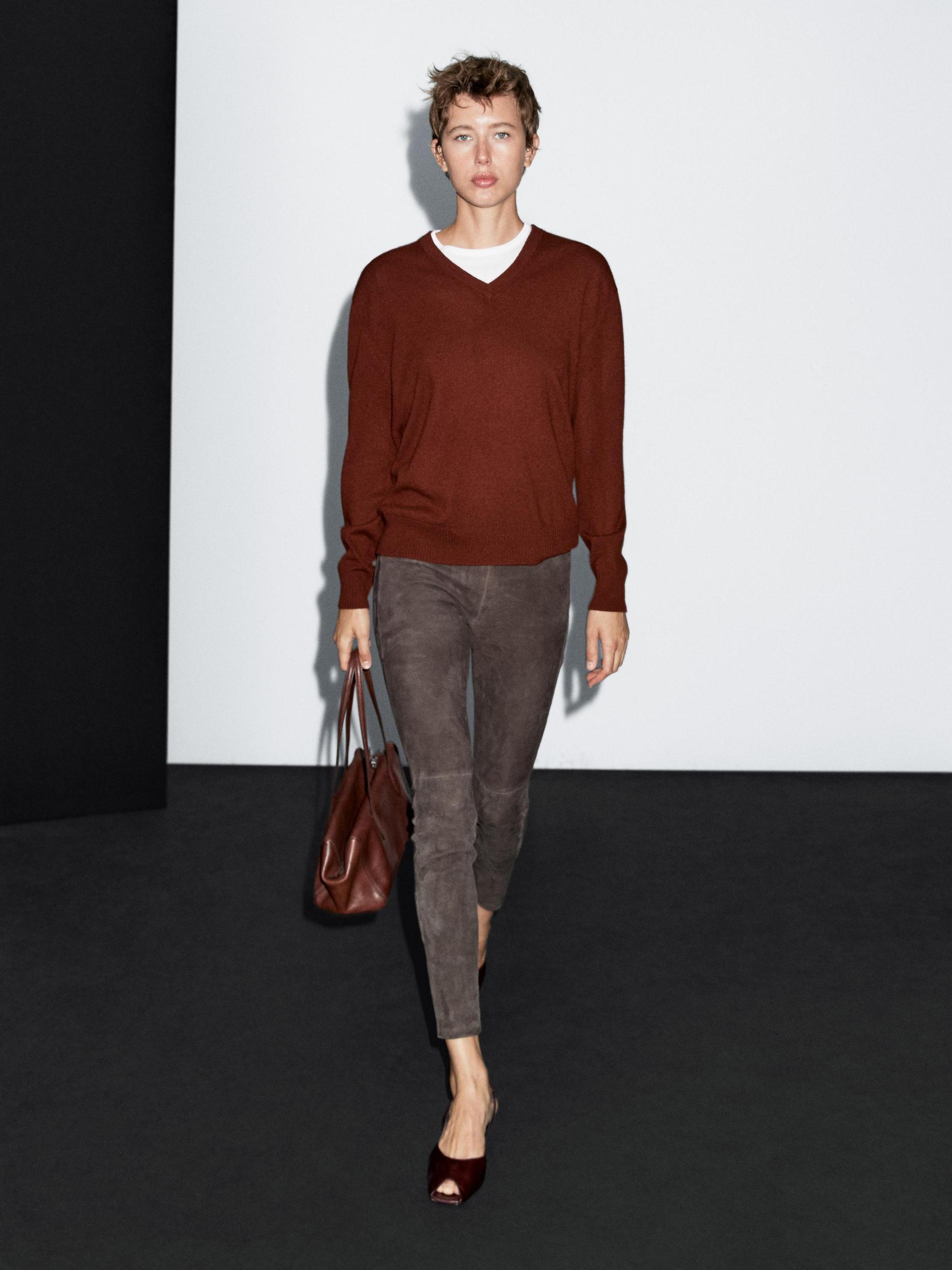 Knit 100% cashmere V-neck sweater Product Image