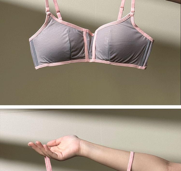 Mesh Panel Contrast Trim Wireless Bra / Panty / Set Product Image