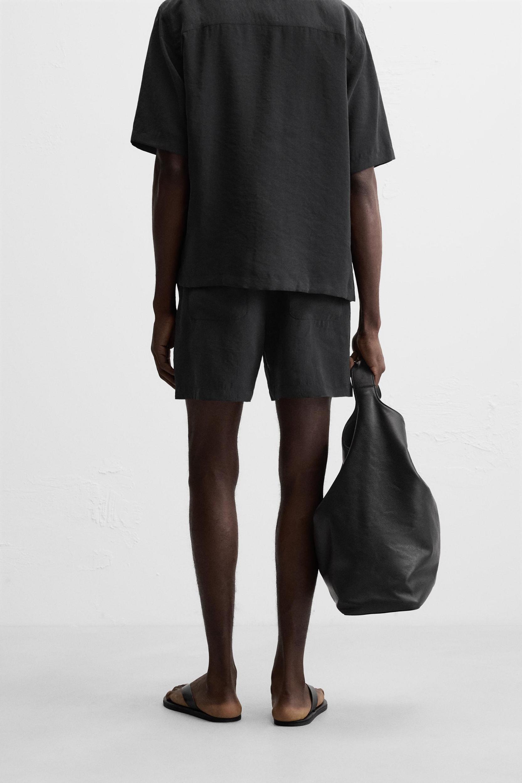 SHORT REGULAR FIT SHORTS Product Image